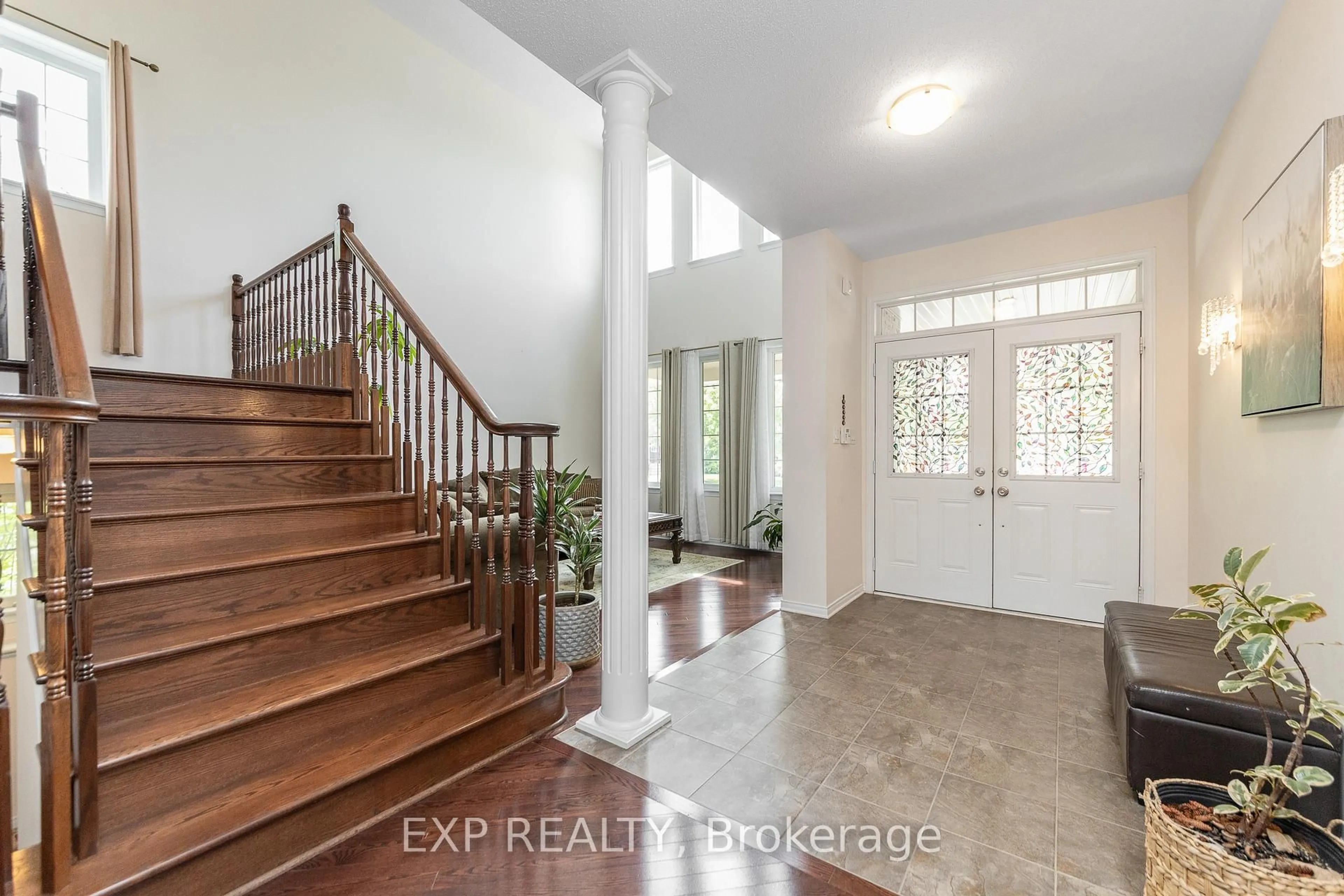 Indoor entryway for 167 Chenoa Way, Ottawa Ontario K2J 0W8