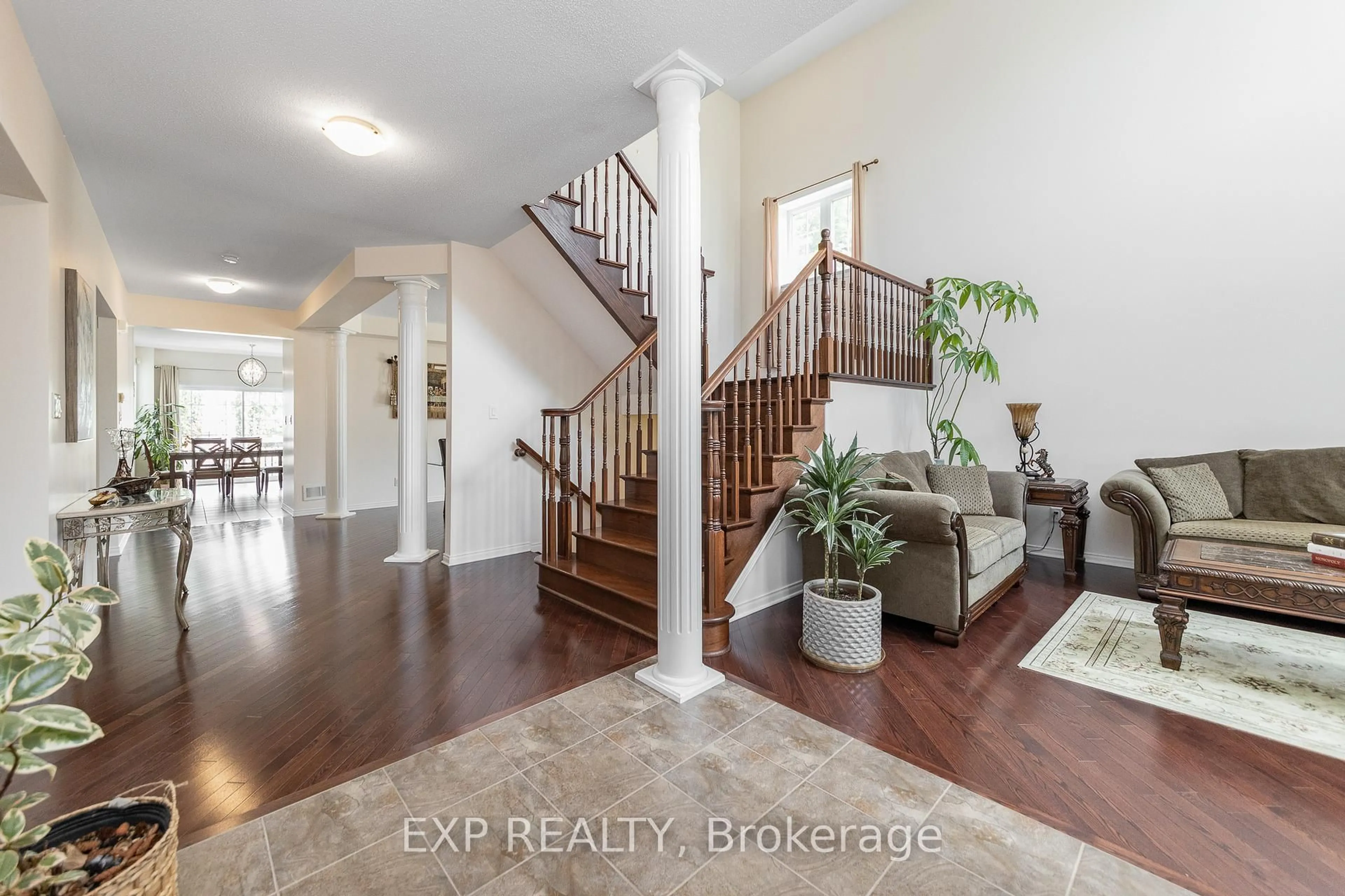 Indoor entryway for 167 Chenoa Way, Ottawa Ontario K2J 0W8