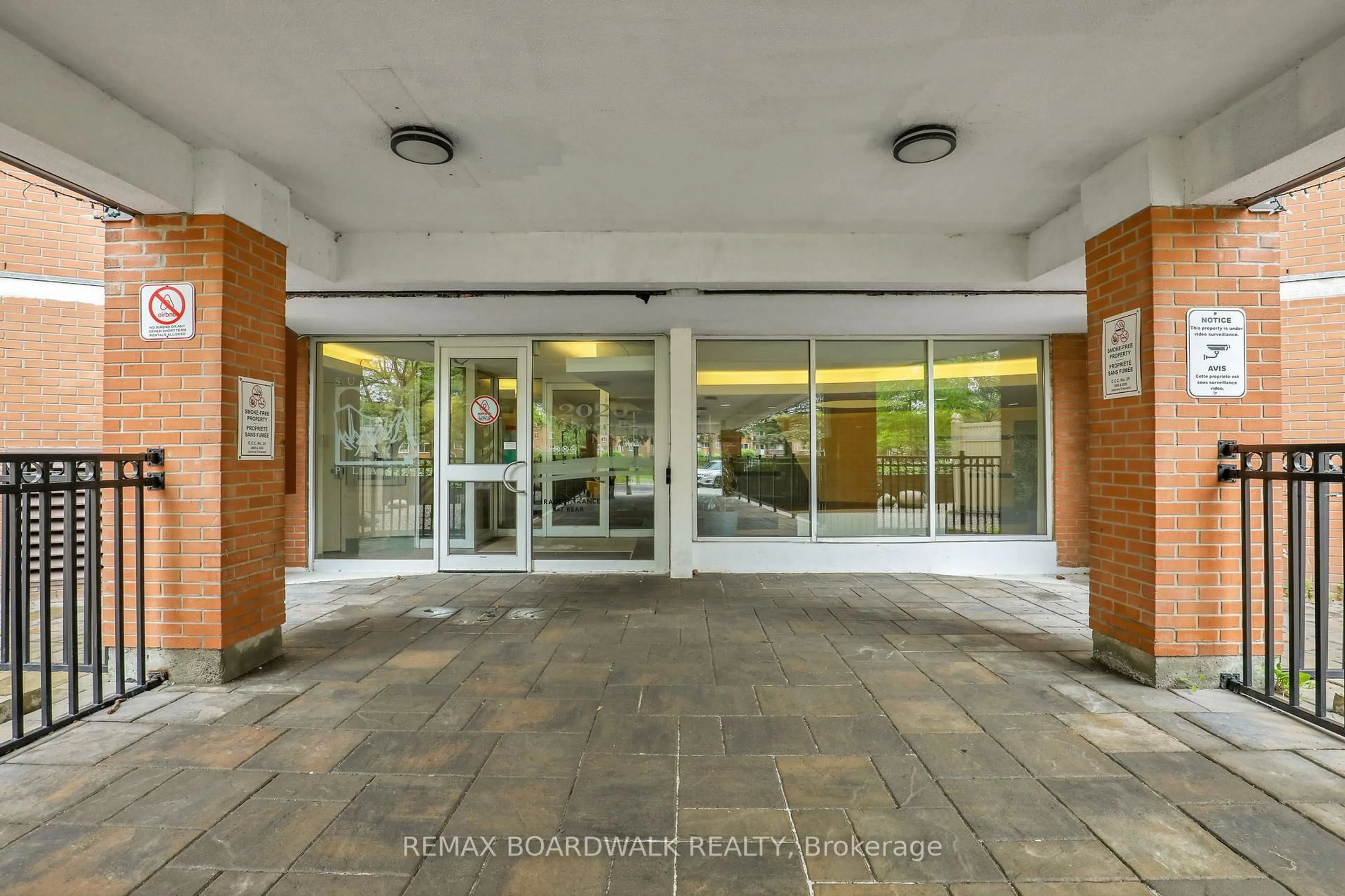 Indoor foyer for 2020 Jasmine Cres #115, Ottawa Ontario K1J 8K5