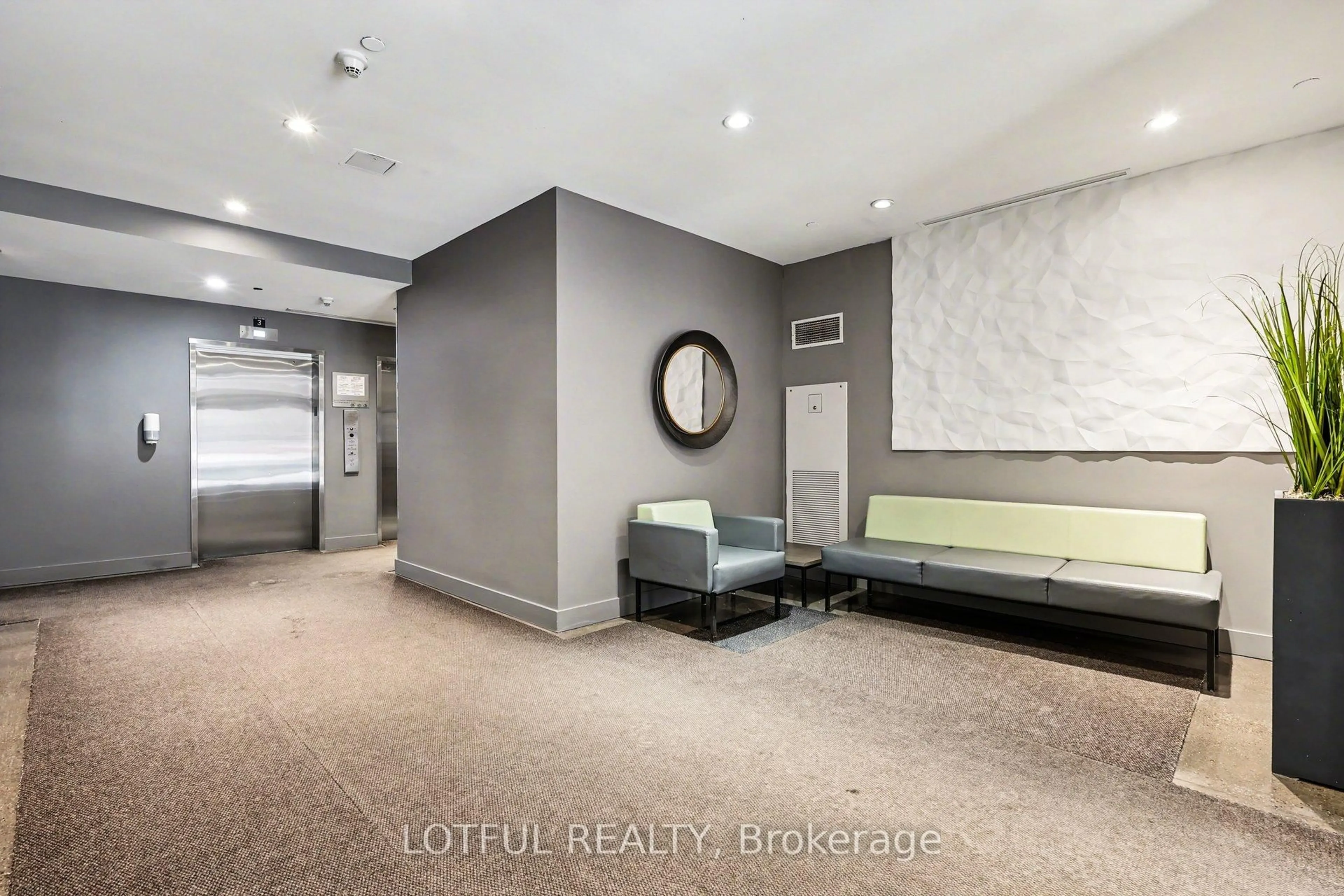 Lobby for 383 Cumberland St #201, Ottawa Ontario K1N 1J7