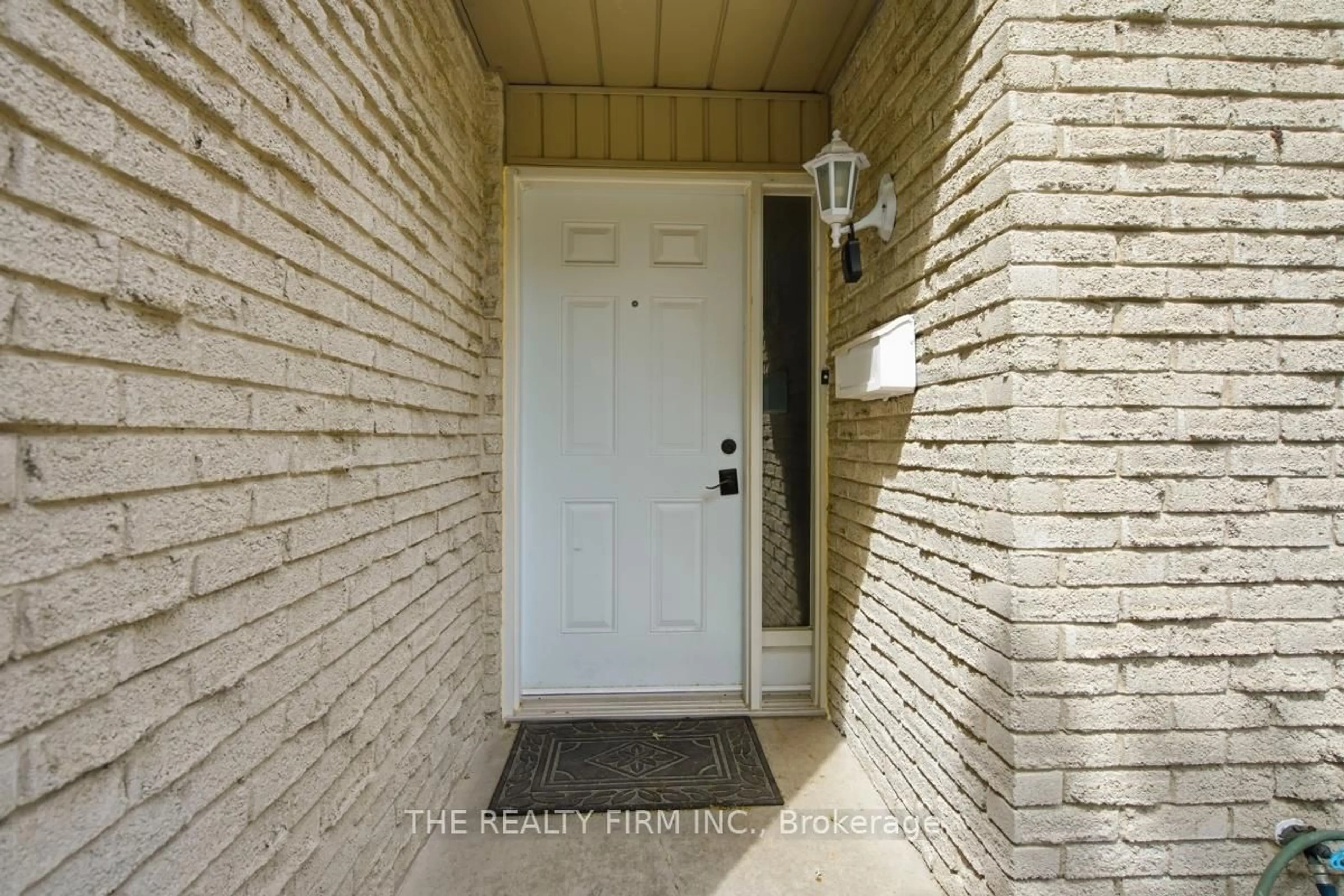 Indoor entryway for 159 Sandringham Cres #32, London South Ontario N6C 5A9