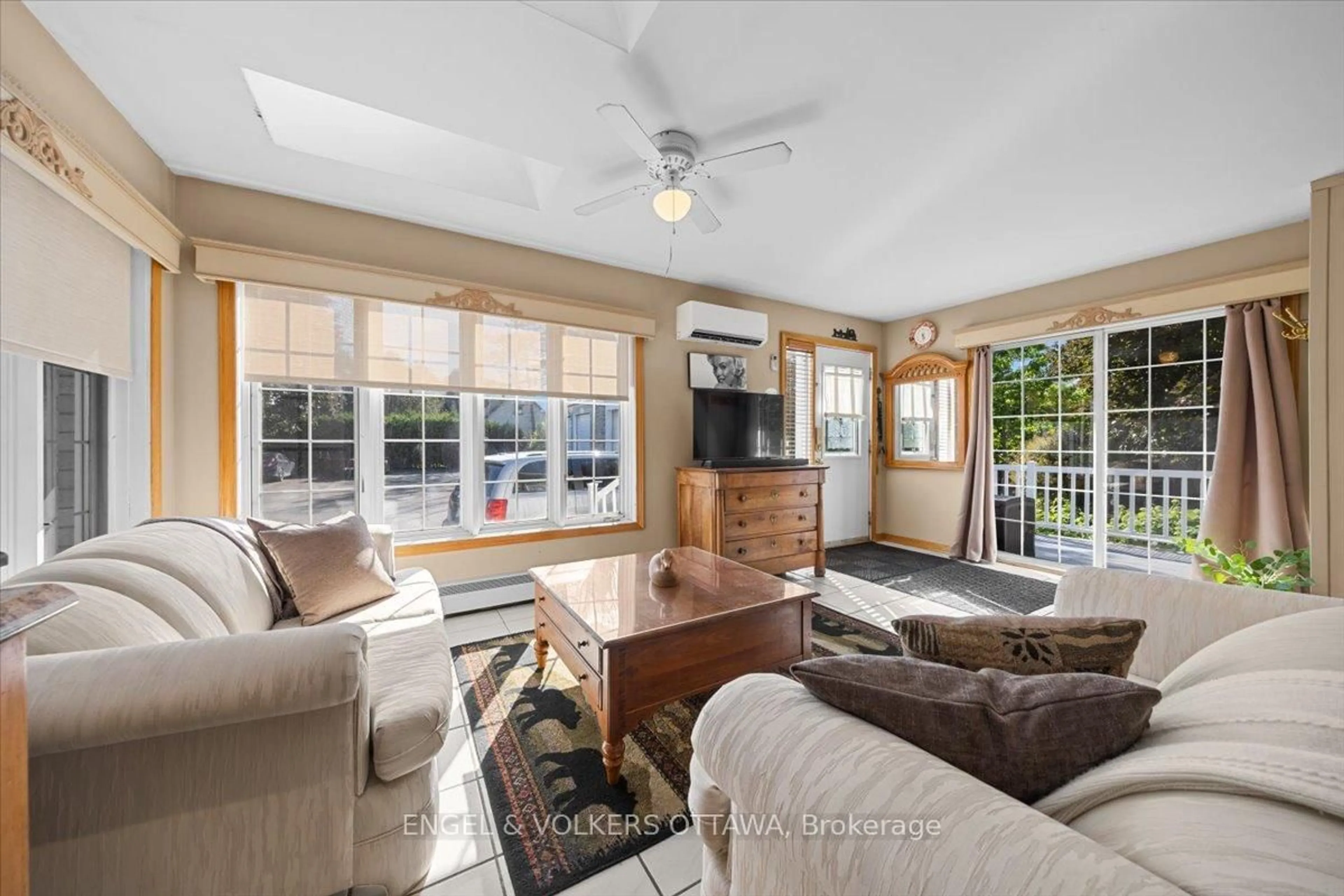 Living room with furniture, ceramic/tile floor for 528 St Lawrence St, North Dundas Ontario K0C 2K0