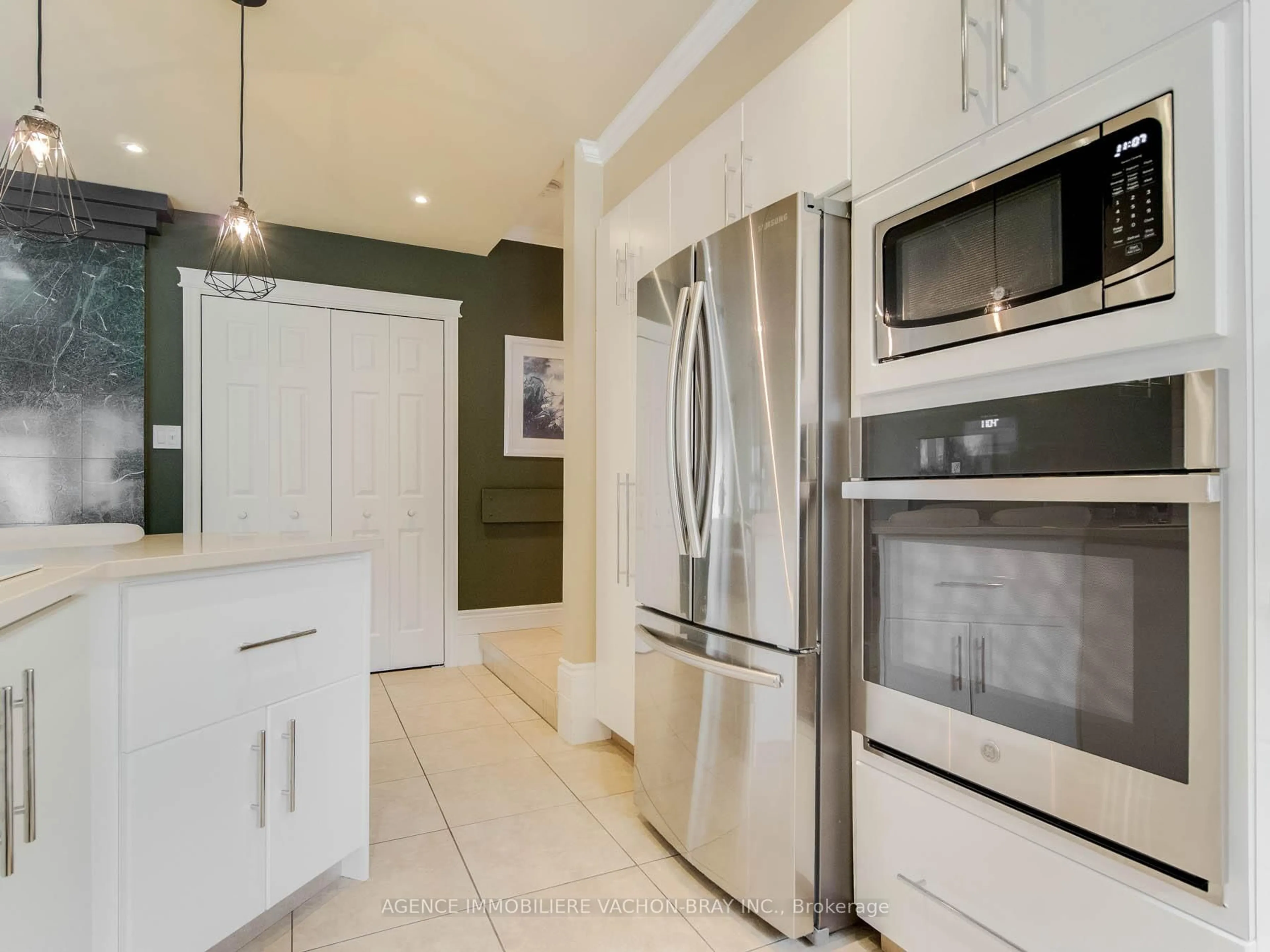 Open concept kitchen, ceramic/tile floor for 21050 Juniper Ave, South Glengarry Ontario K0C 1E0
