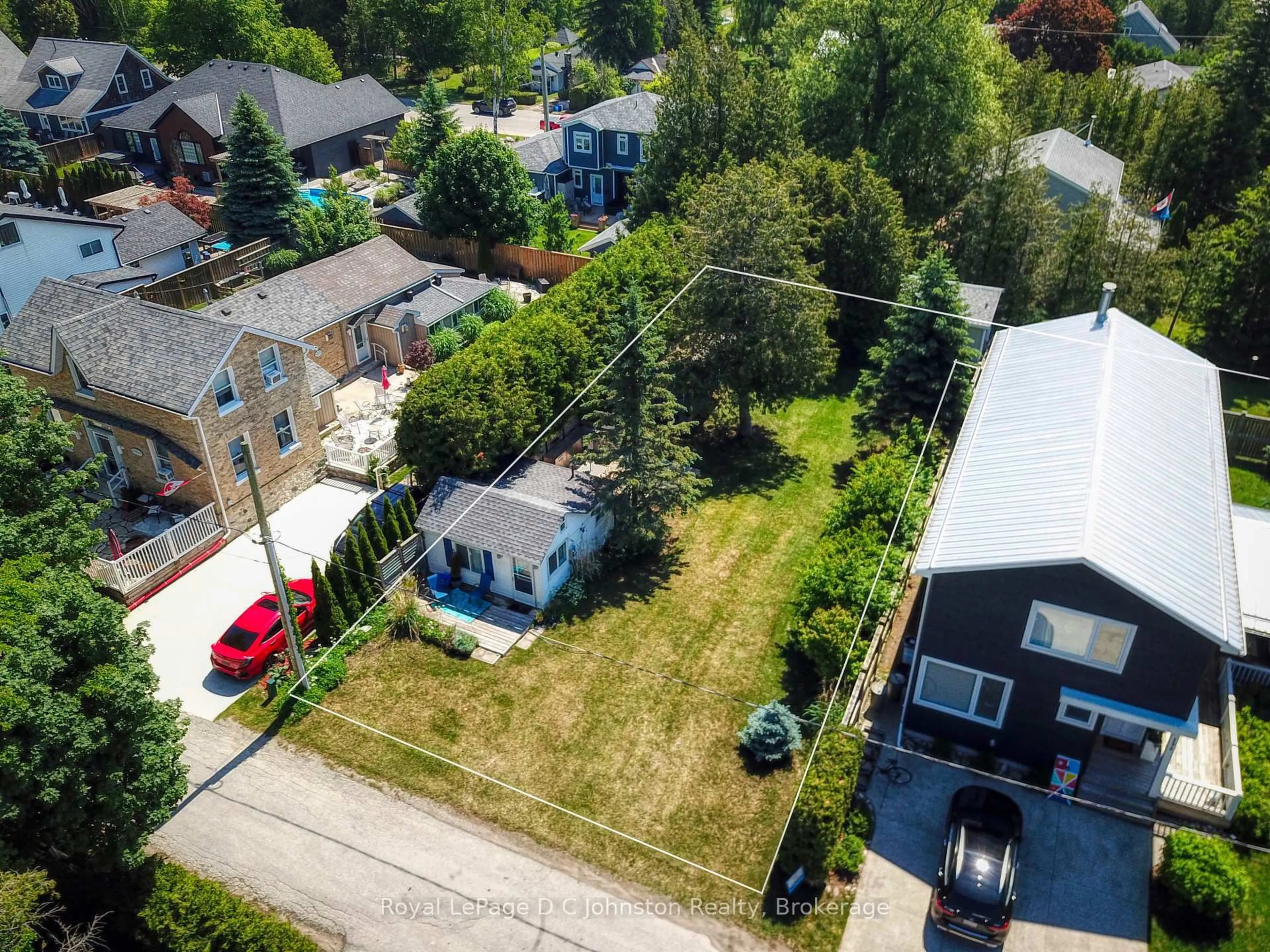A pic from outside/outdoor area/front of a property/back of a property/a pic from drone, street for 190 KNOWLES Lane, Saugeen Shores Ontario N0H 2L0