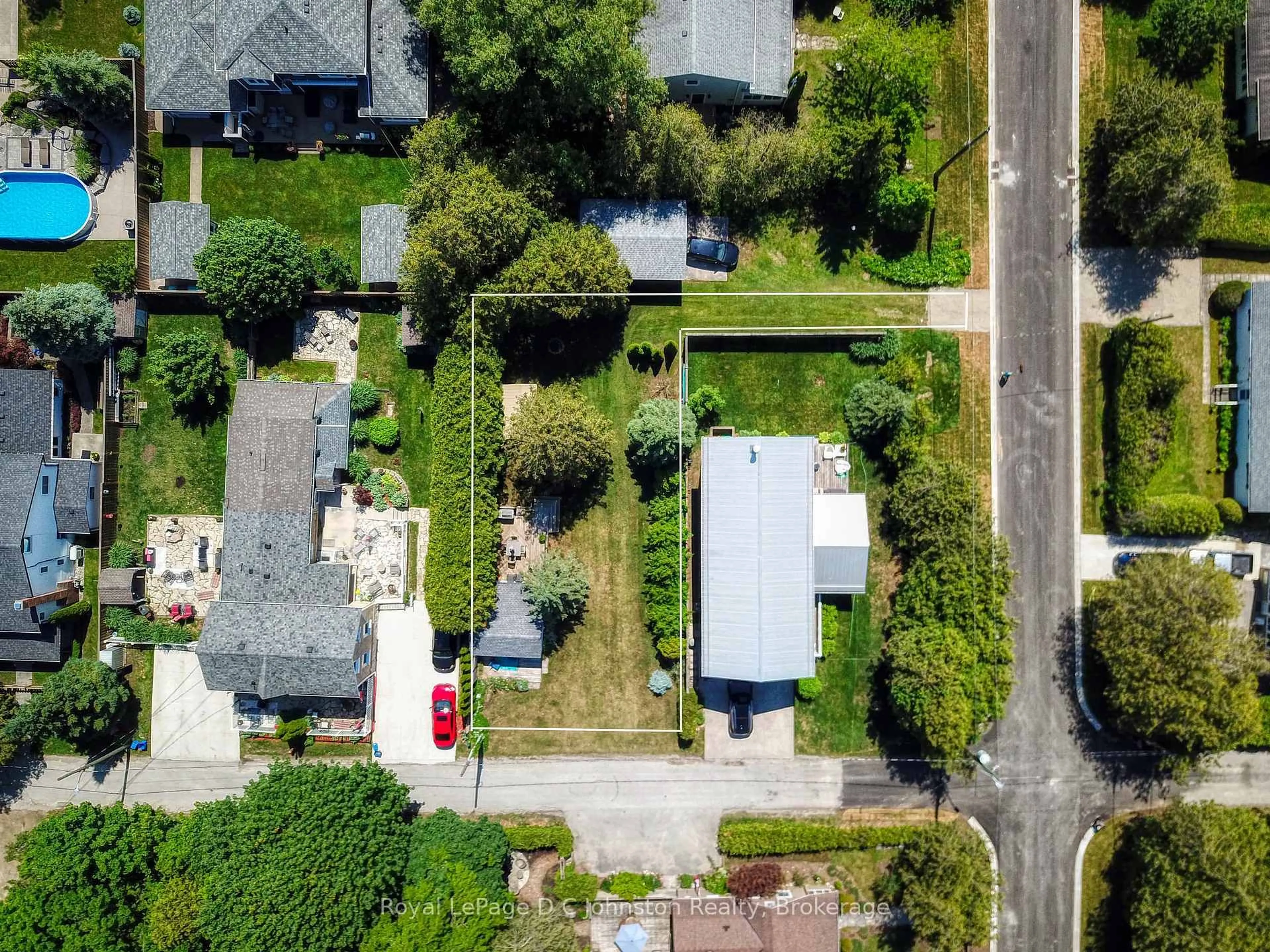 A pic from outside/outdoor area/front of a property/back of a property/a pic from drone, street for 190 KNOWLES Lane, Saugeen Shores Ontario N0H 2L0