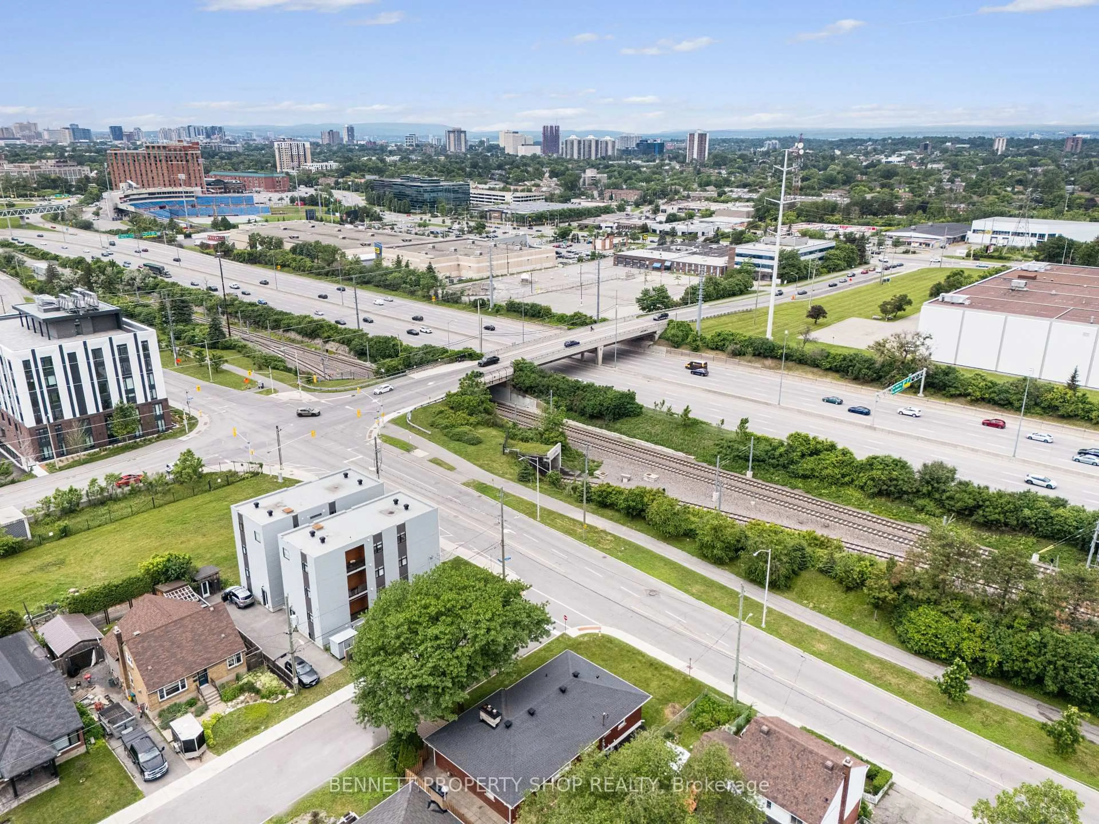 A pic from outside/outdoor area/front of a property/back of a property/a pic from drone, city buildings view from balcony for 1305 Avenue N Ave, Ottawa Ontario K1G 0A7