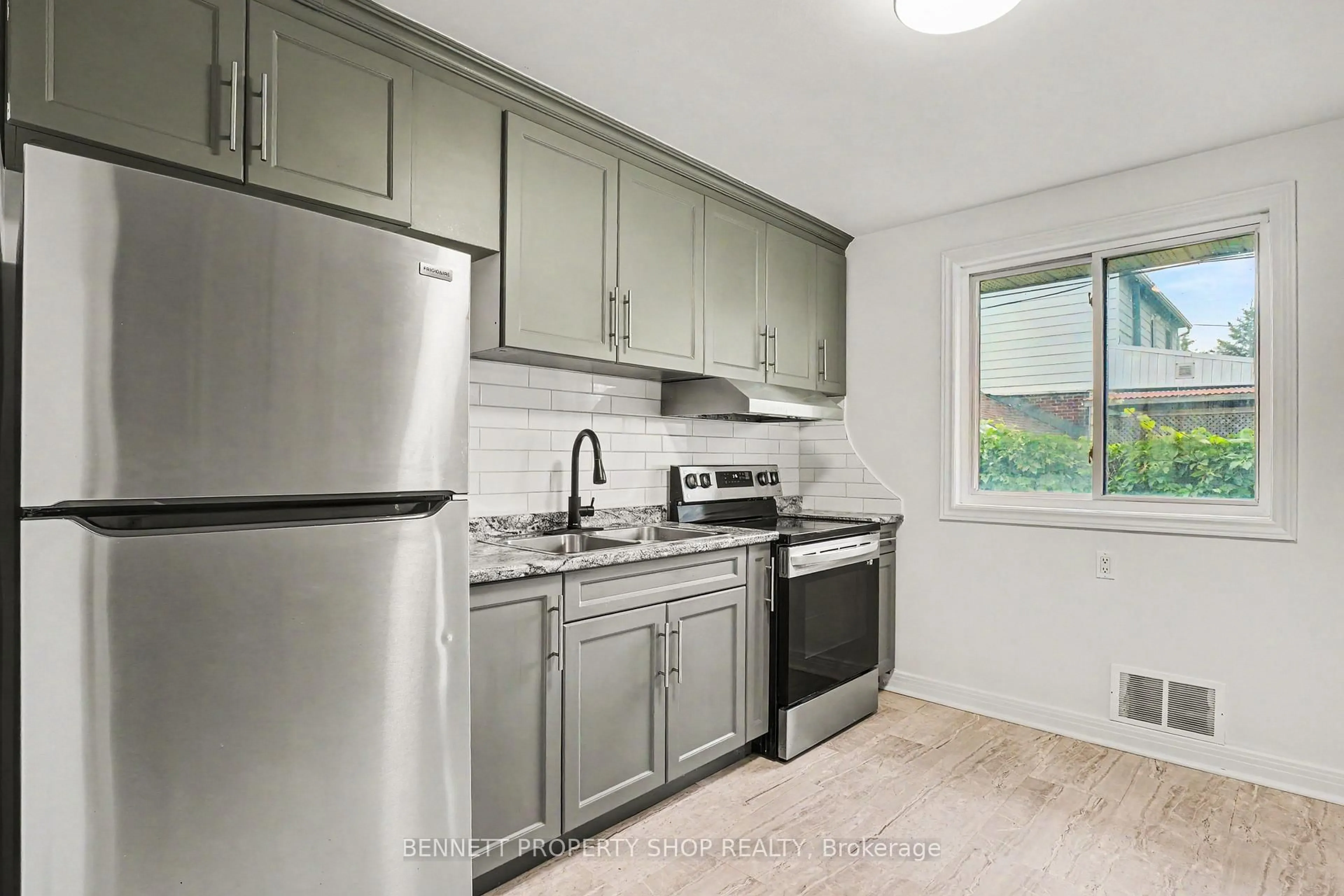 Standard kitchen, unknown for 1305 Avenue N Ave, Ottawa Ontario K1G 0A7