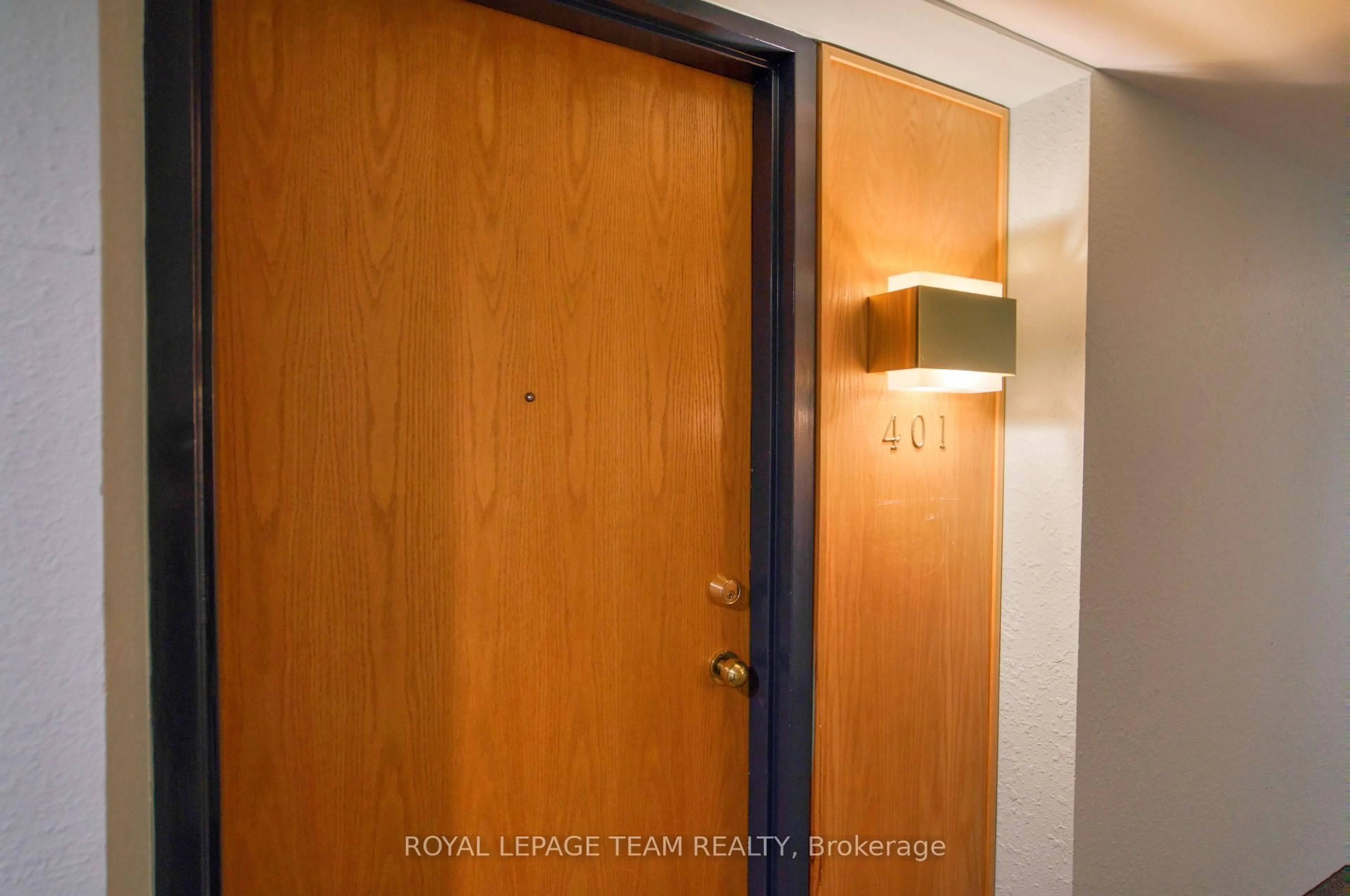Indoor entryway for 960 Teron Rd #401, Ottawa Ontario K2K 2B6