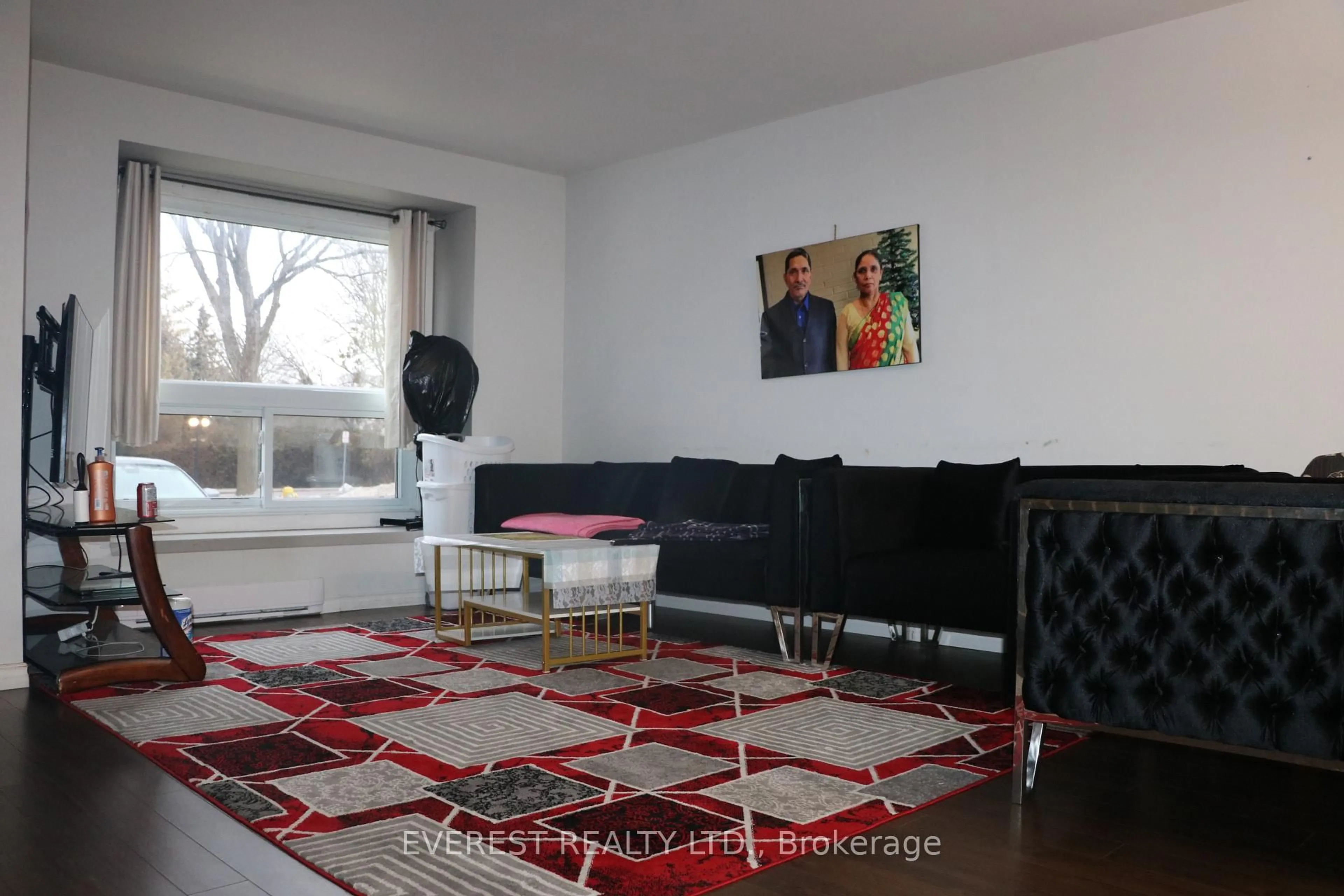 Living room with furniture, unknown for 253 Taylor St #29, London East Ontario N5Y 2J6