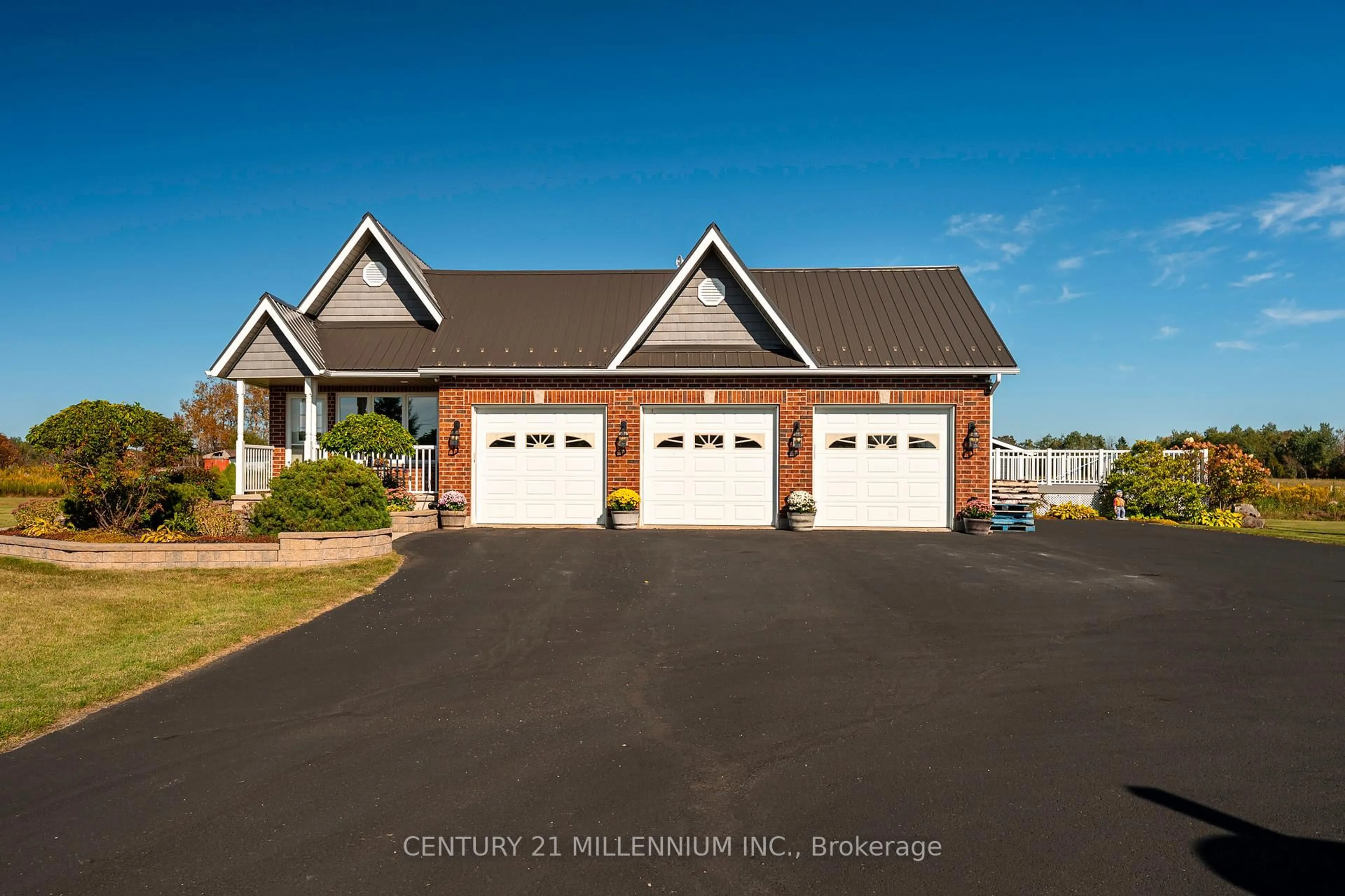 Indoor garage for 395115 County Road 12 Rd, Amaranth Ontario L9W 0N4