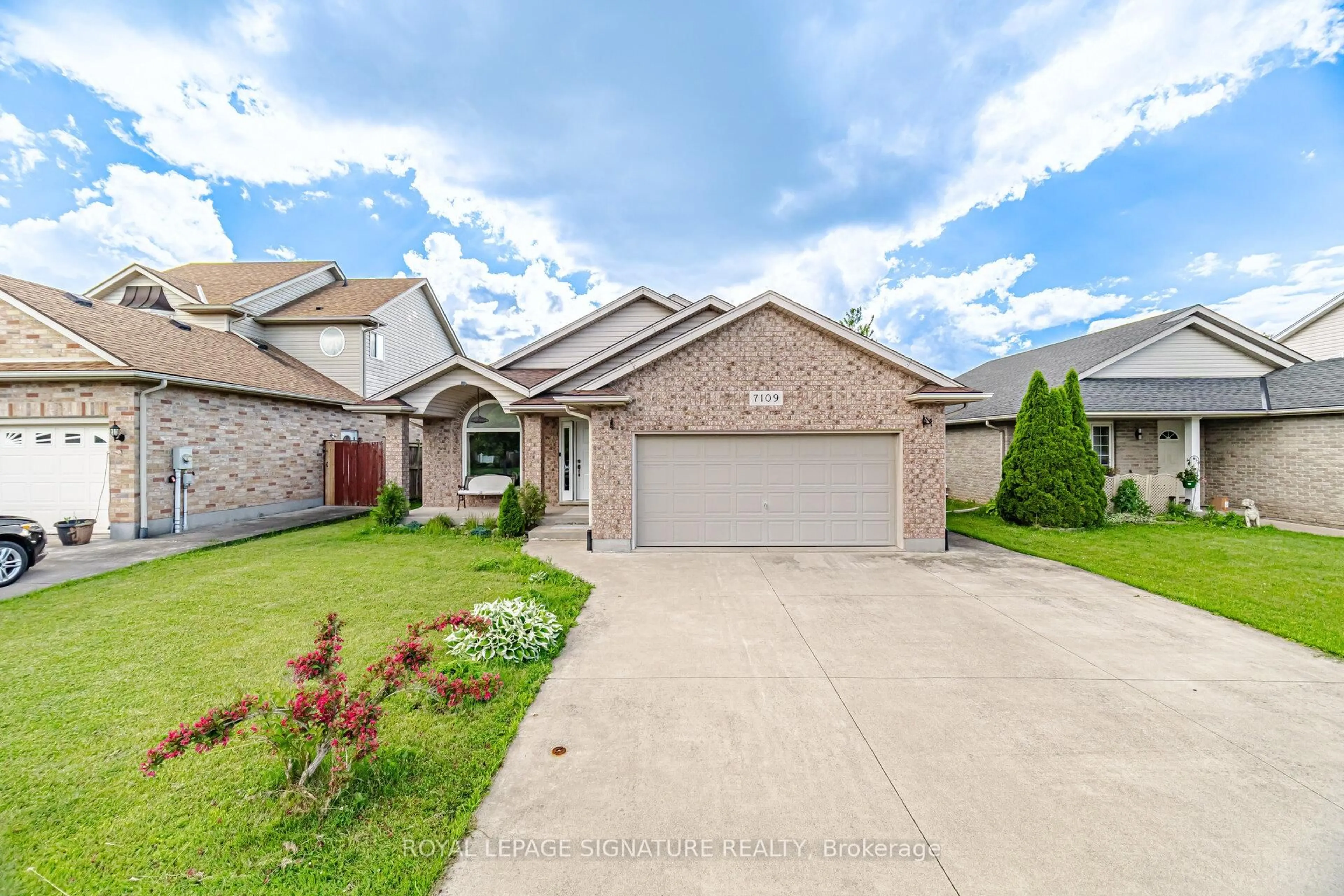 Home with brick exterior material, street for 7109 Parkside Rd, Niagara Falls Ontario L2H 3L6