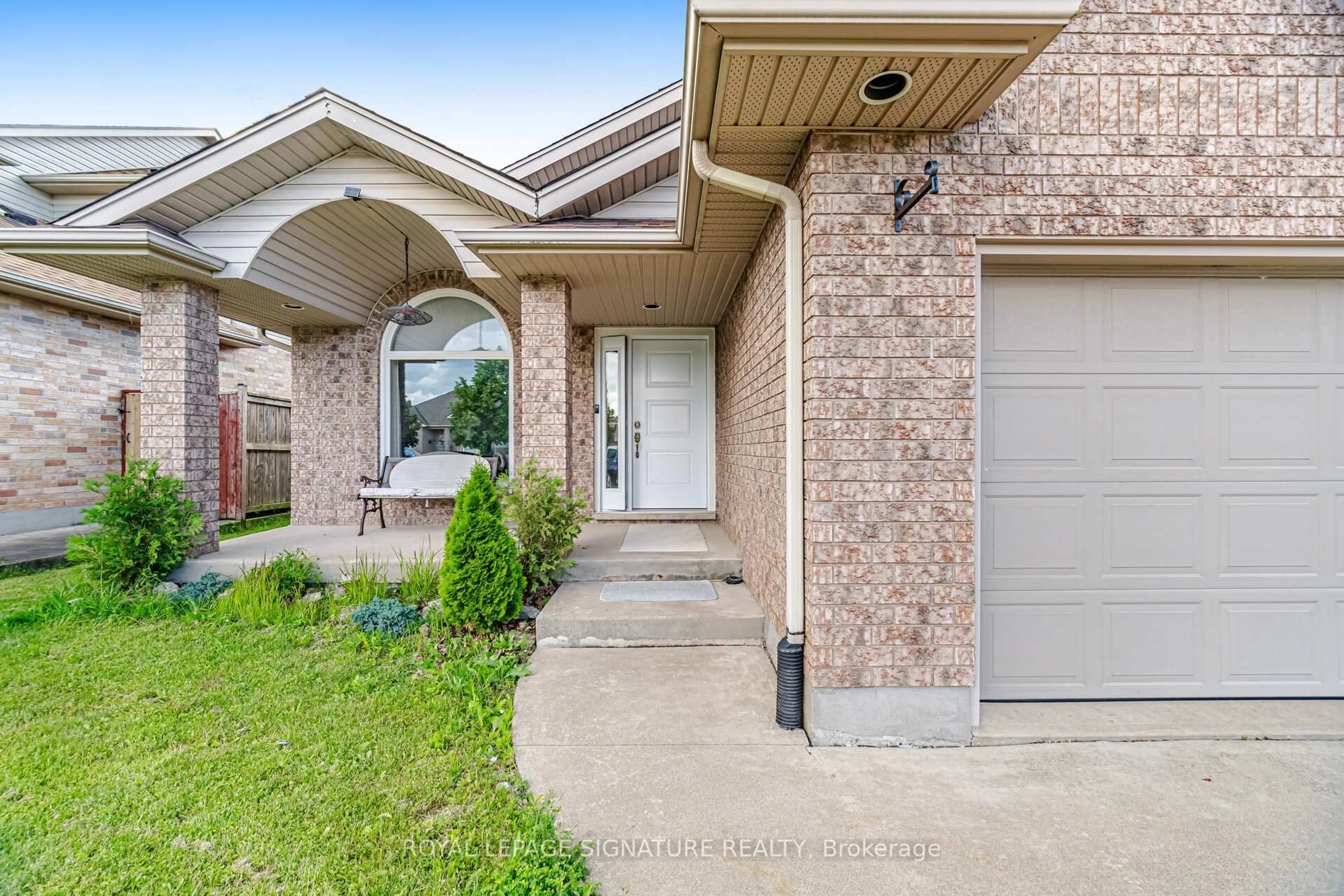 Home with brick exterior material, street for 7109 Parkside Rd, Niagara Falls Ontario L2H 3L6