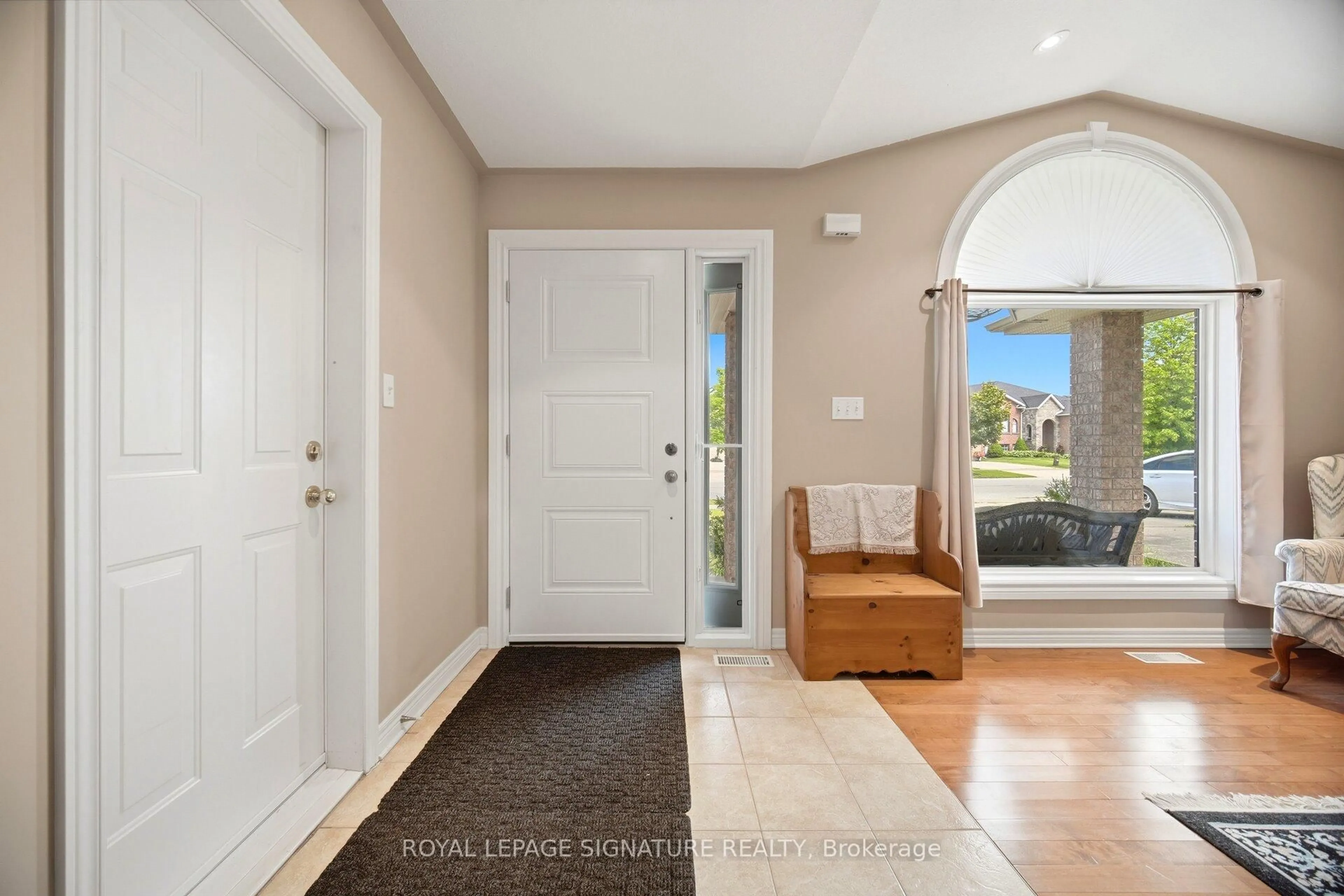Indoor entryway for 7109 Parkside Rd, Niagara Falls Ontario L2H 3L6