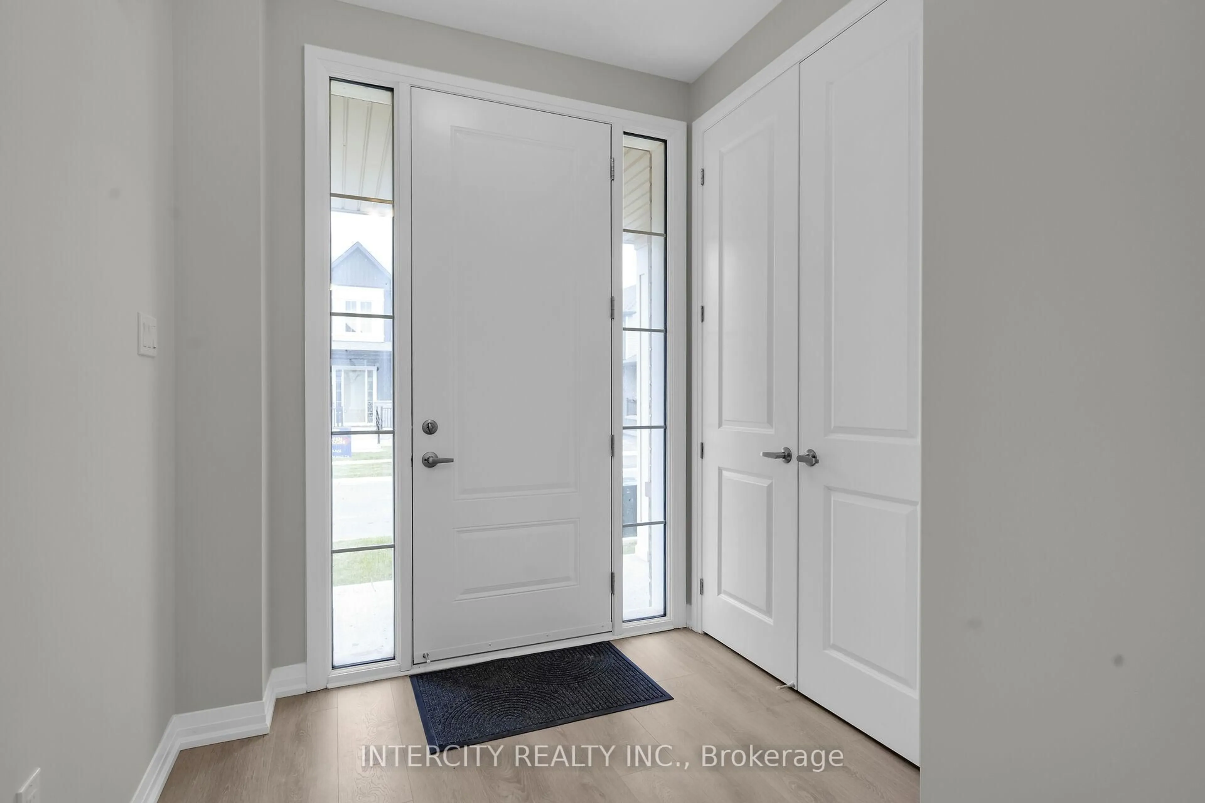 Indoor entryway for 72 Brown St, Erin Ontario N0B 1T0