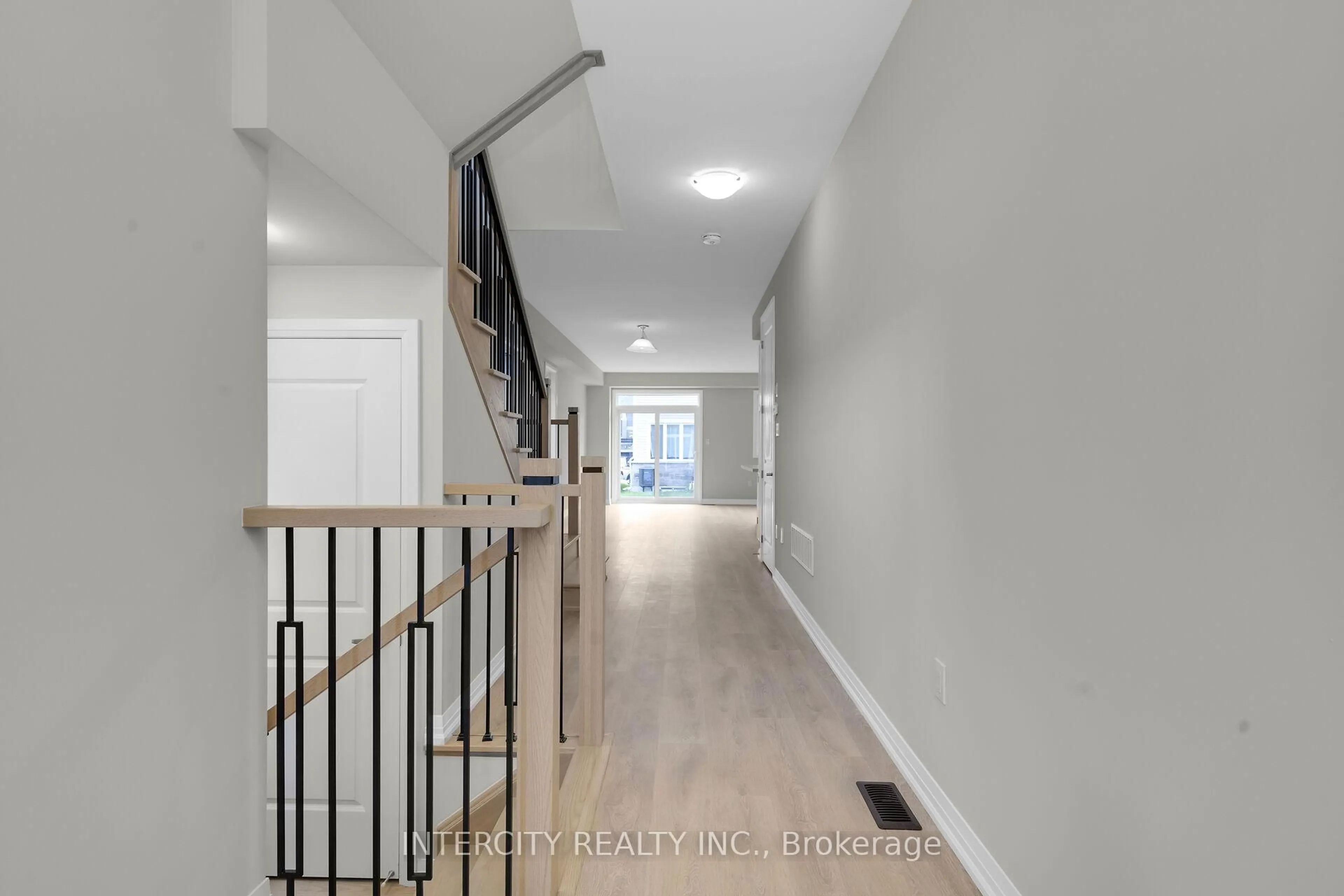 Indoor entryway for 72 Brown St, Erin Ontario N0B 1T0