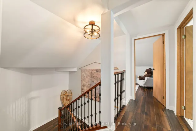 13965 Loyalist Pkwy, Prince Edward County 5