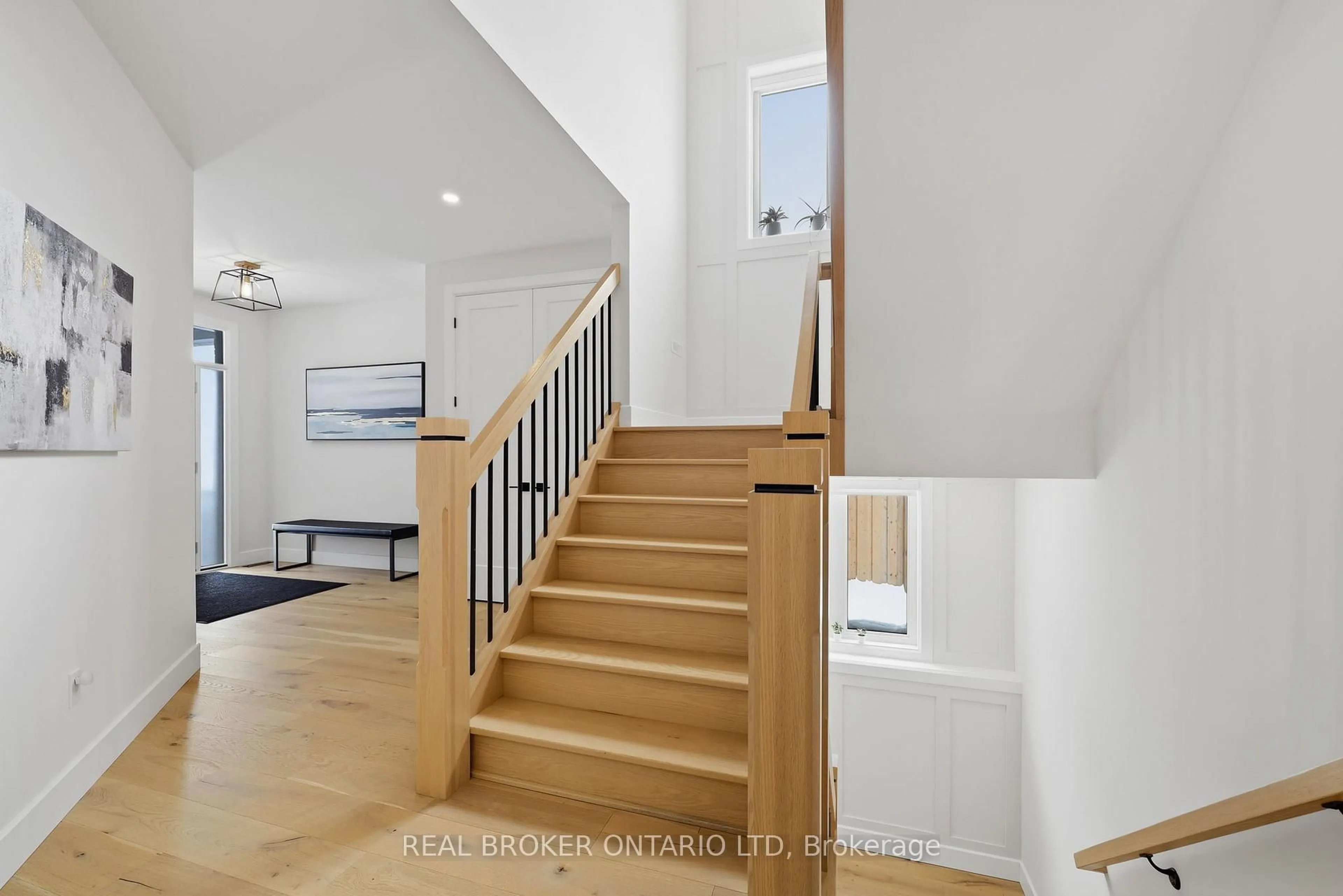 Stairs for 1600 Medway Park Dr, London North Ontario N6G 3W1