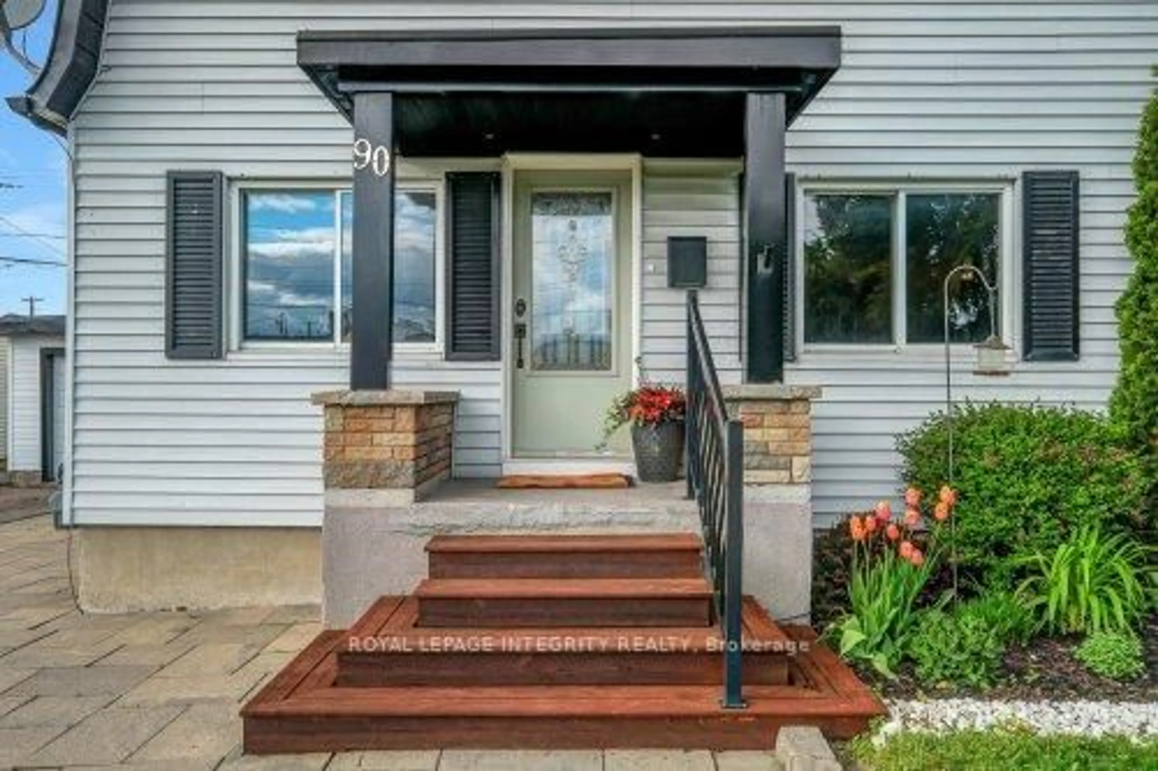 Indoor entryway for 90 First Ave, Arnprior Ontario K7S 1W3