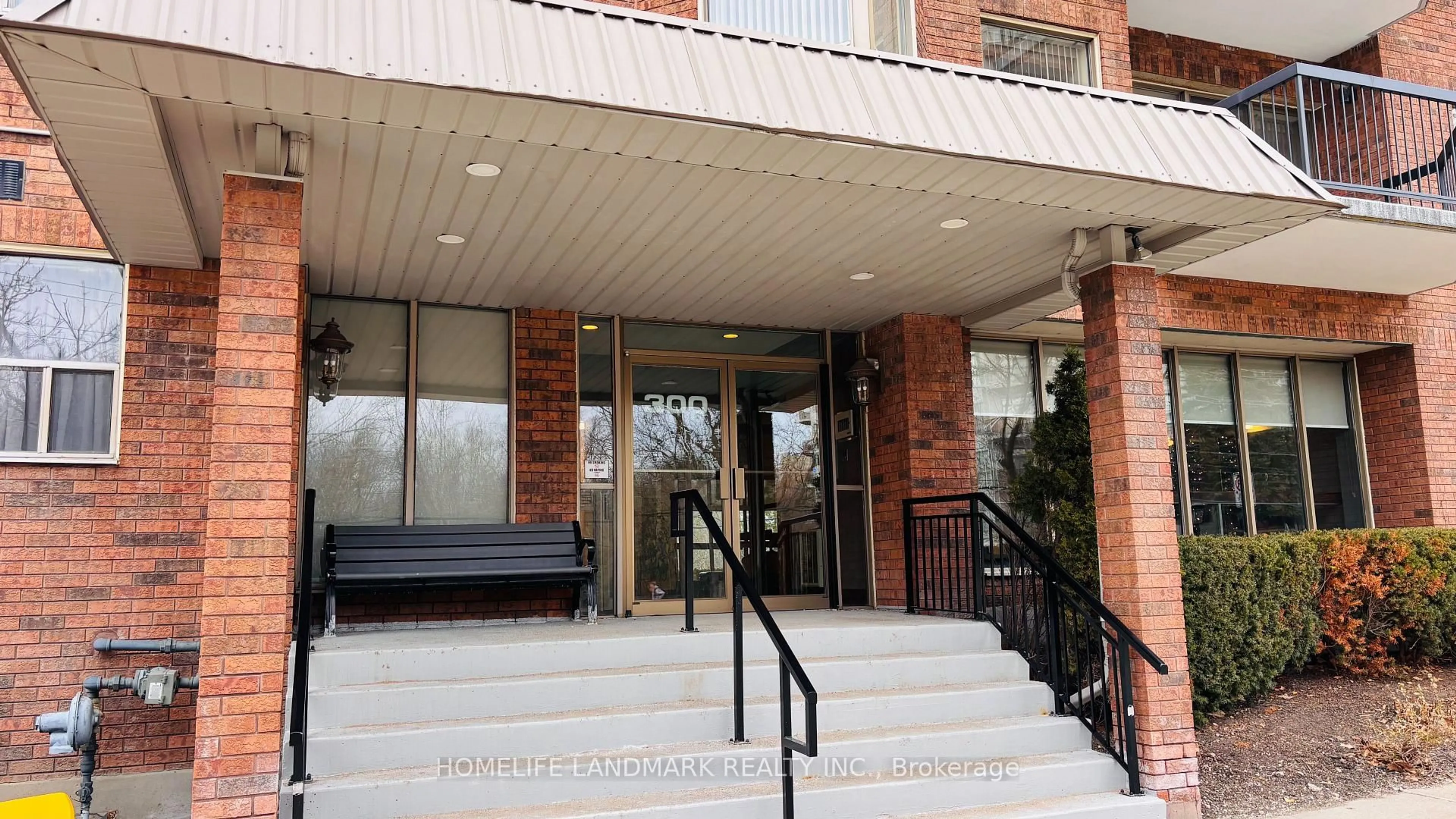 Indoor foyer for 300 KEATS Way ##207, Waterloo Ontario N2L 6E6