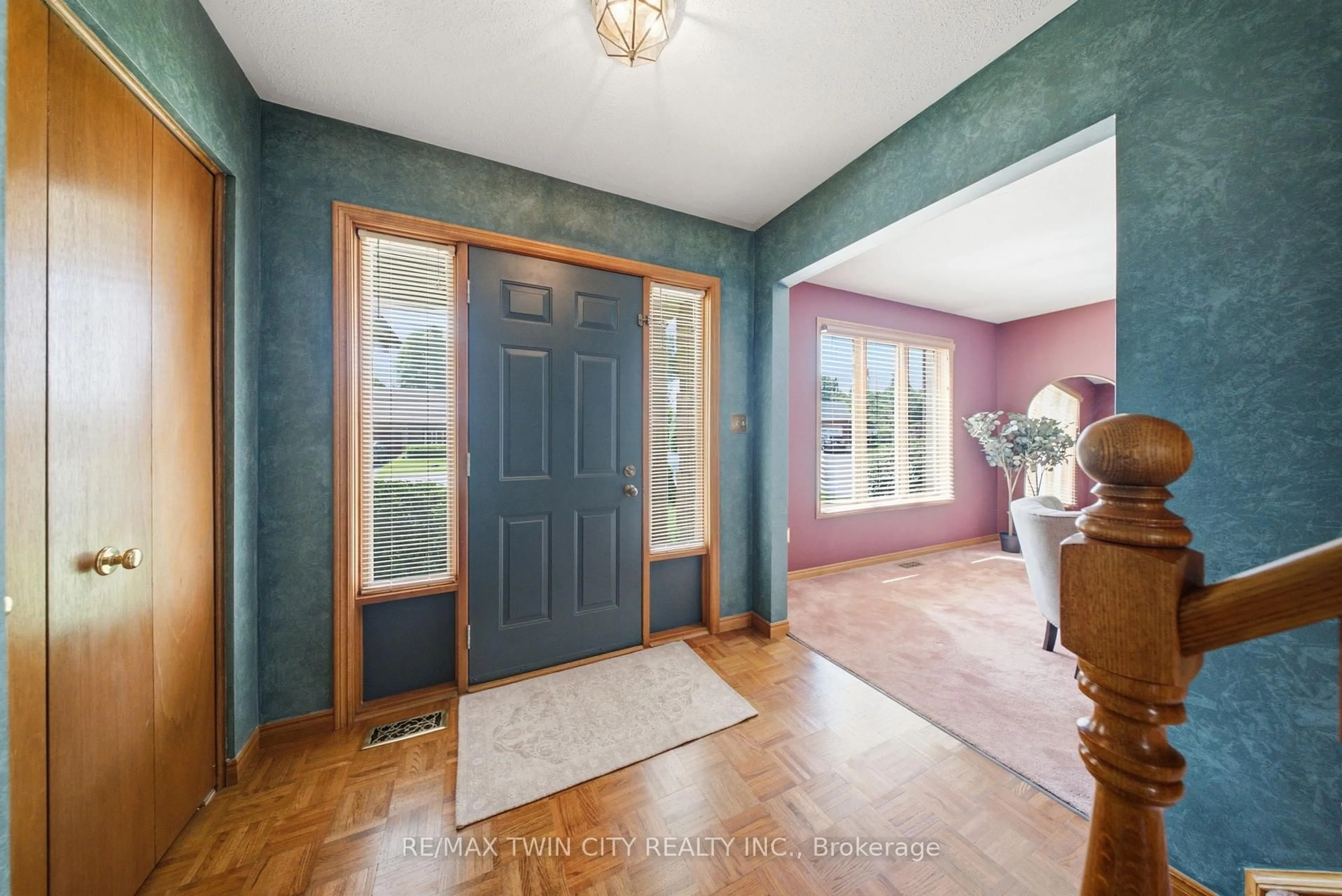 Indoor entryway for 22 Colonial Cres, Brantford Ontario N3R 7M7