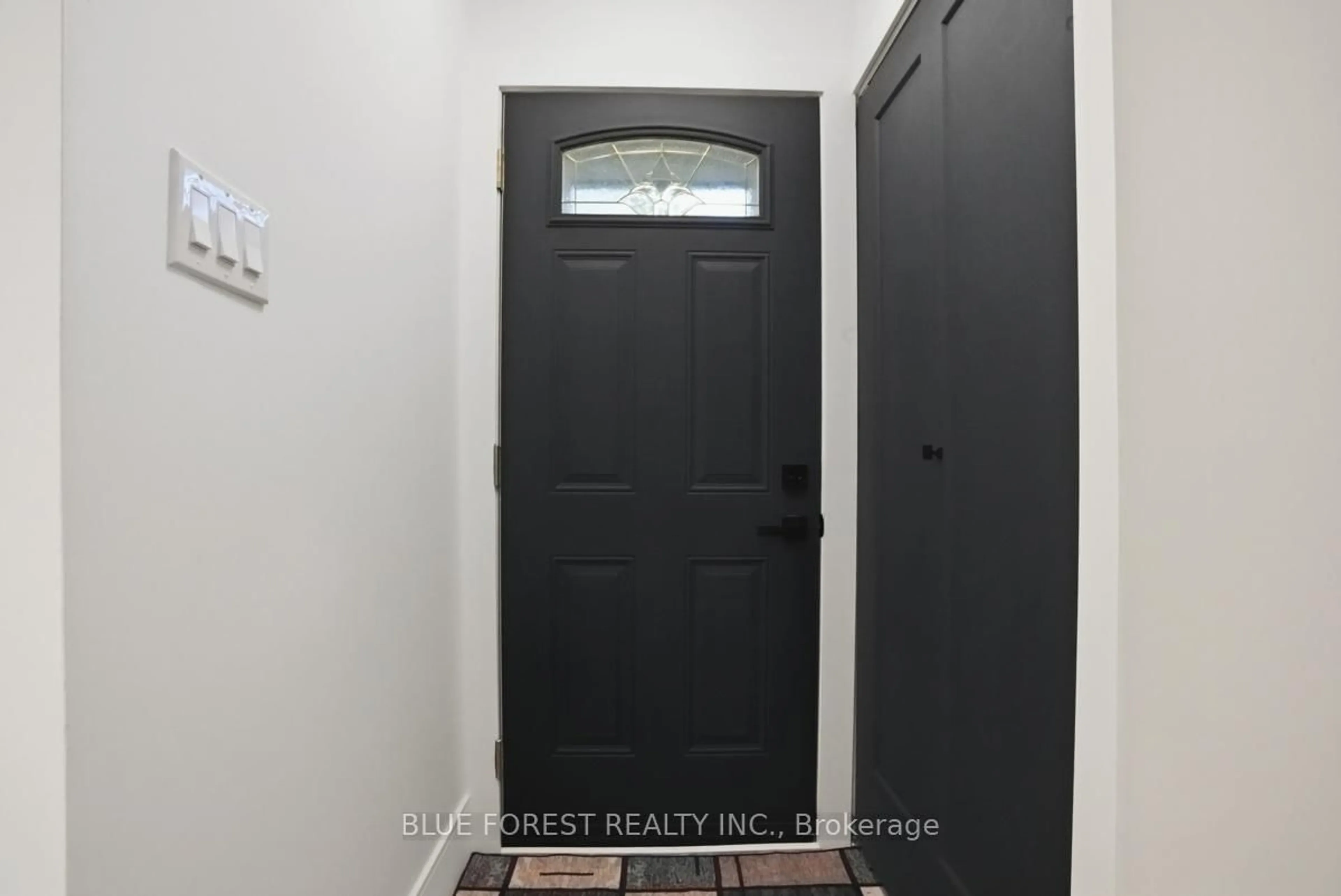 Indoor entryway for 226 Highview Ave #17, London South Ontario N6J 4K1