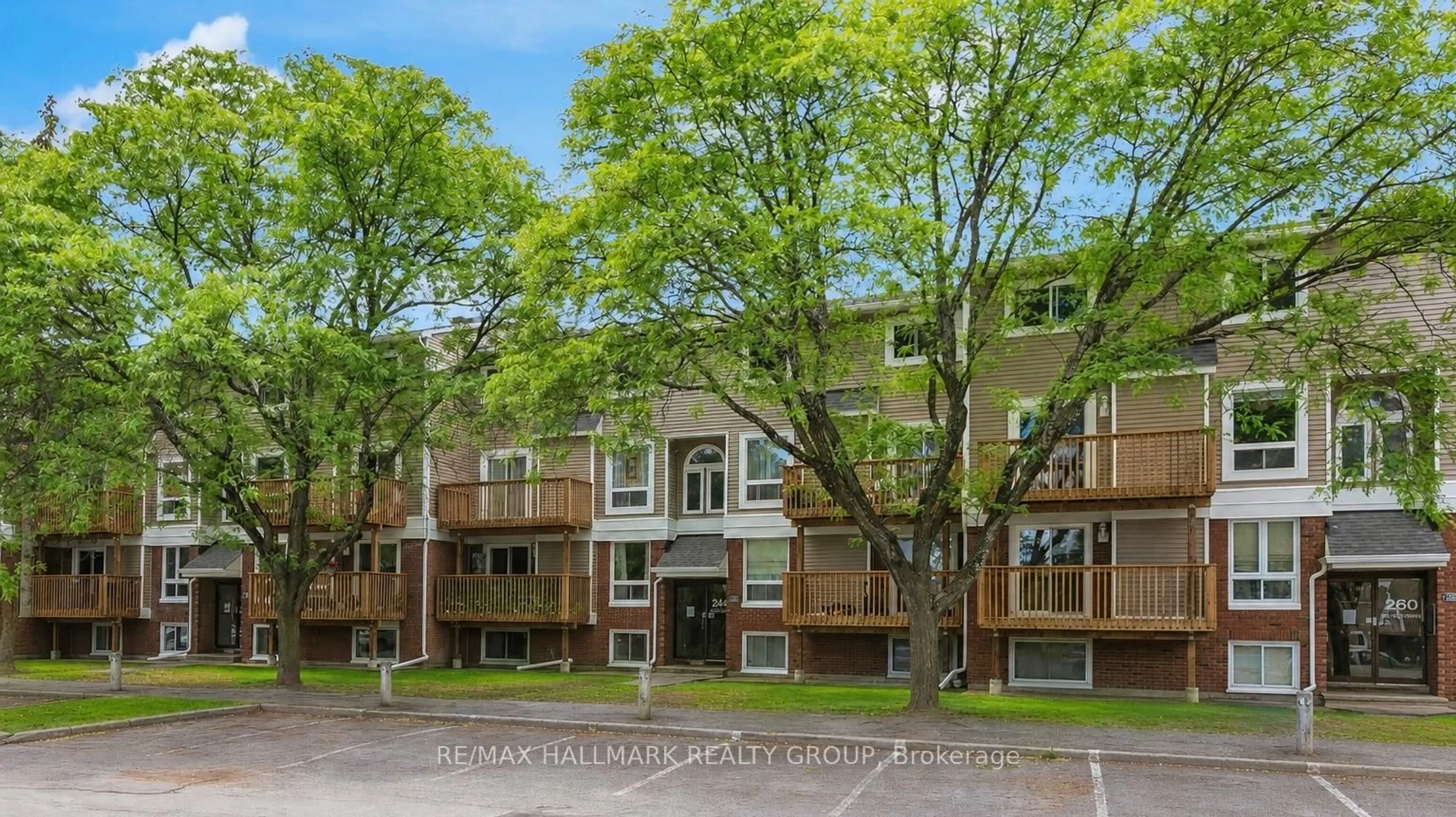 Unknown for 240 Fenerty Crt #1, Ottawa Ontario K2L 3A7