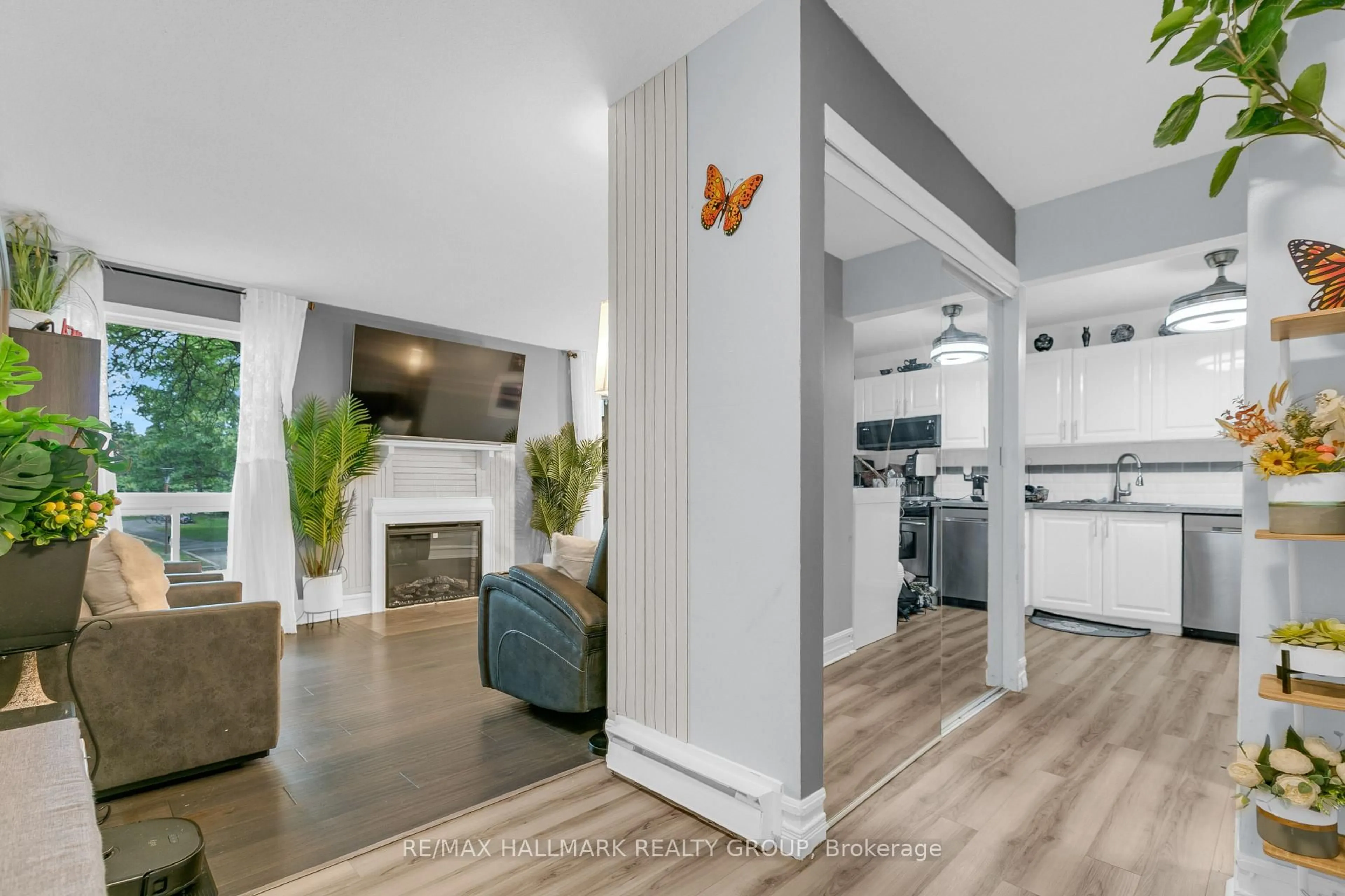 Indoor entryway for 240 Fenerty Crt #1, Ottawa Ontario K2L 3A7