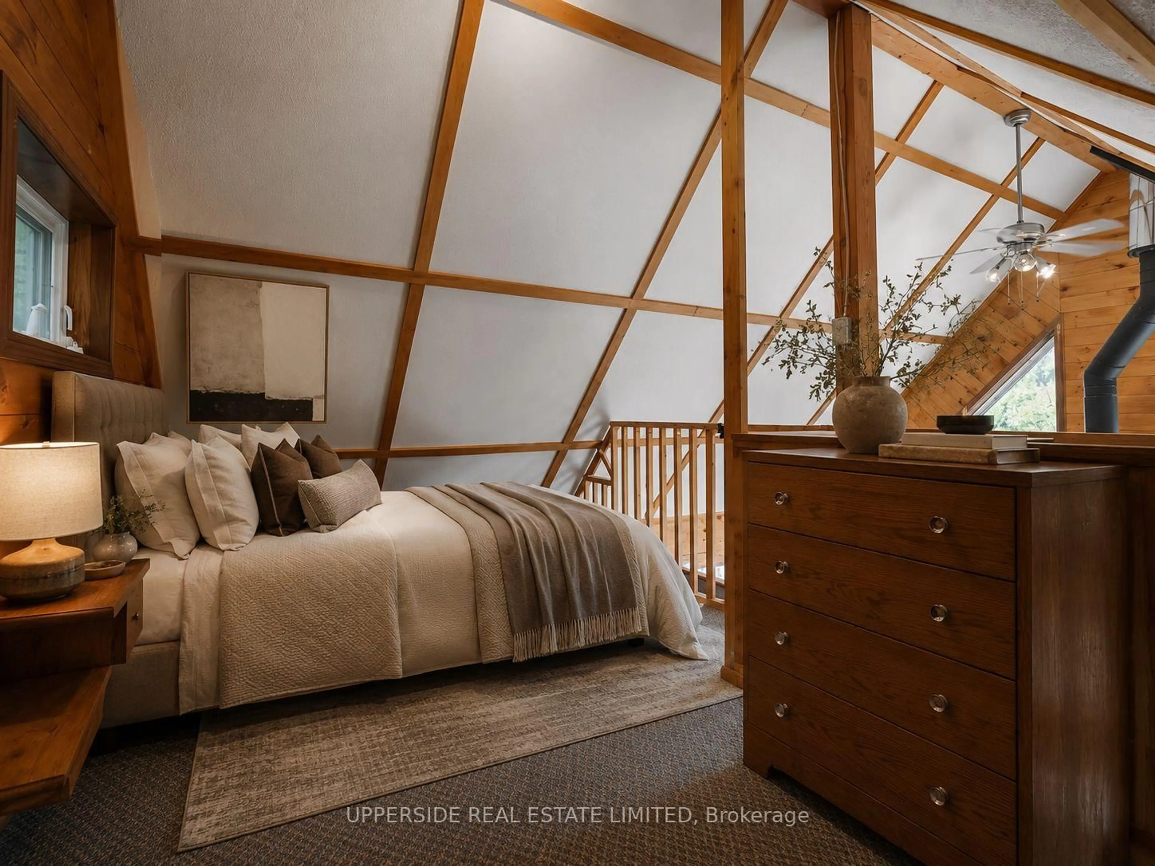 Bedroom with bed, unknown for 1040 OAK Rd, Gravenhurst Ontario P0E 1G0