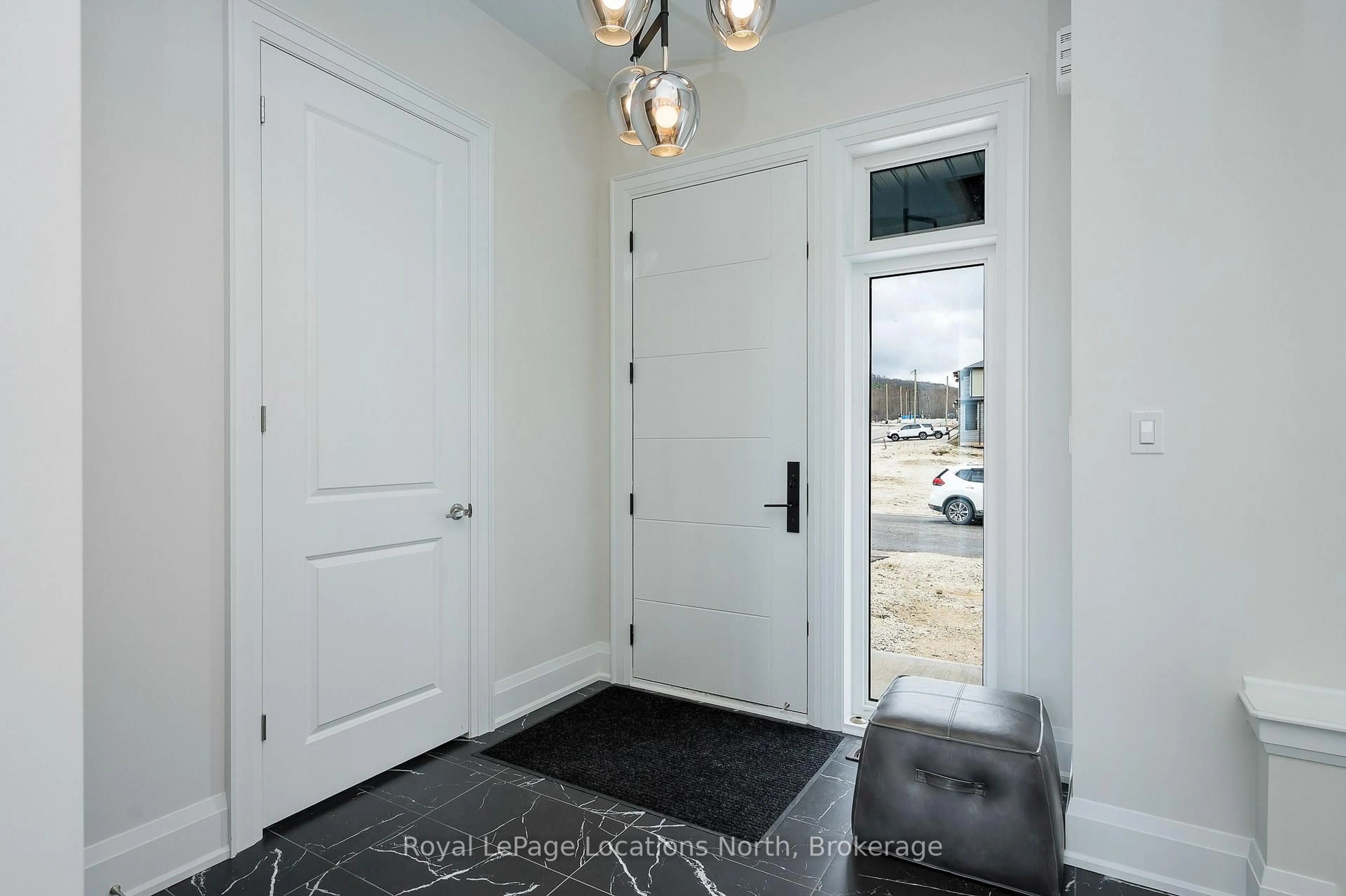 Indoor entryway for 145 George McCrae Rd, Blue Mountains Ontario N0H 1J0