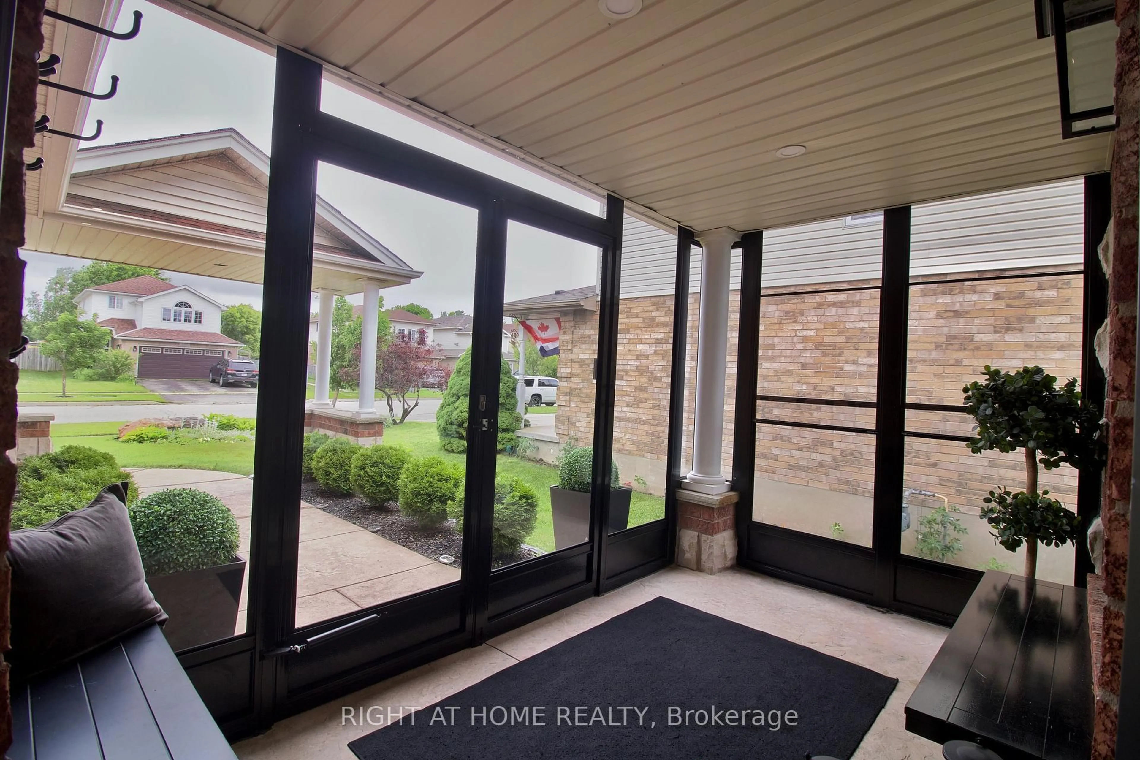 Indoor entryway for 253 Schneller Dr, Wilmot Ontario N3A 2K9