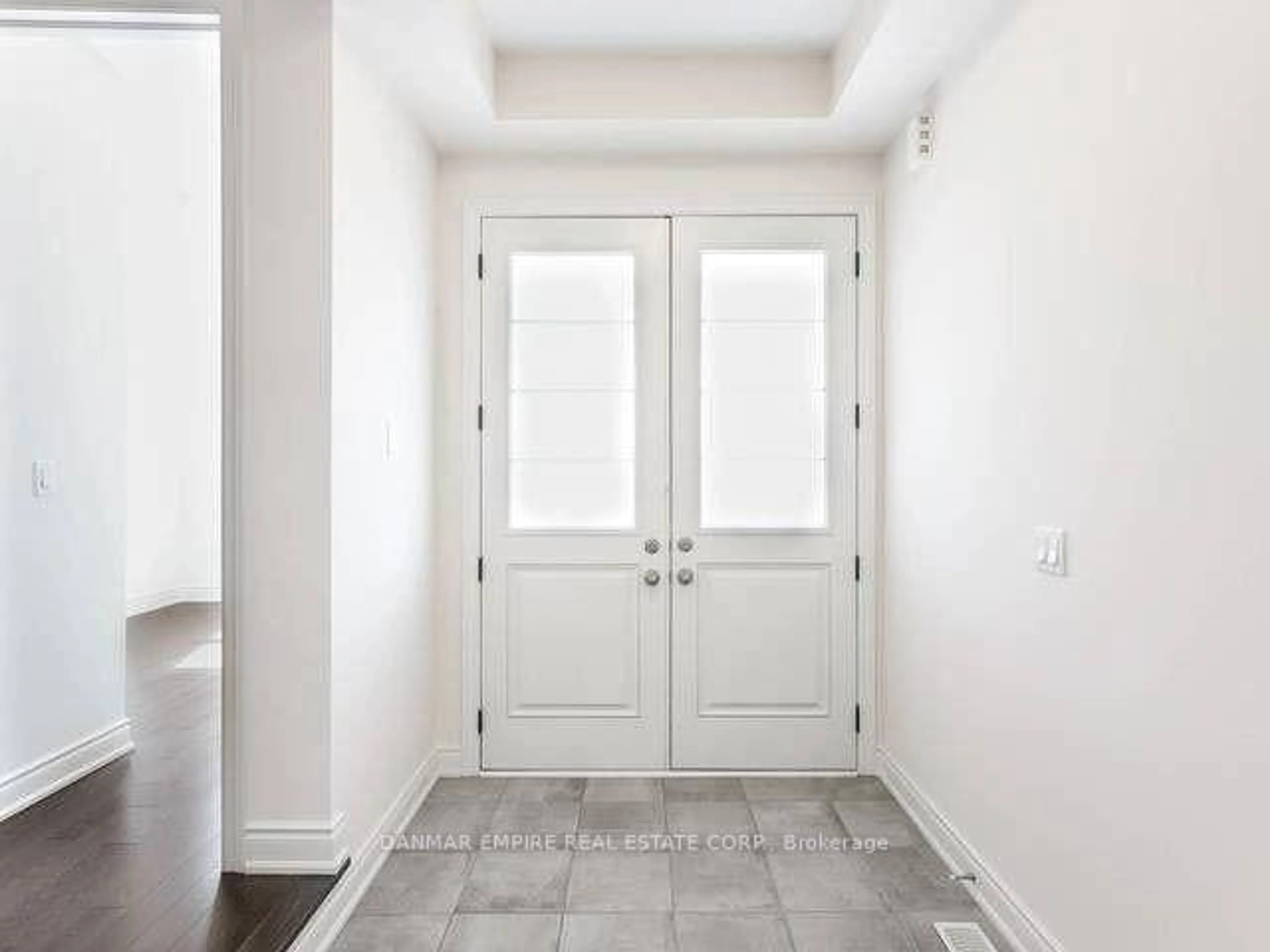 Indoor entryway for 43 Morrison Dr, Hamilton Ontario L9K 0H8