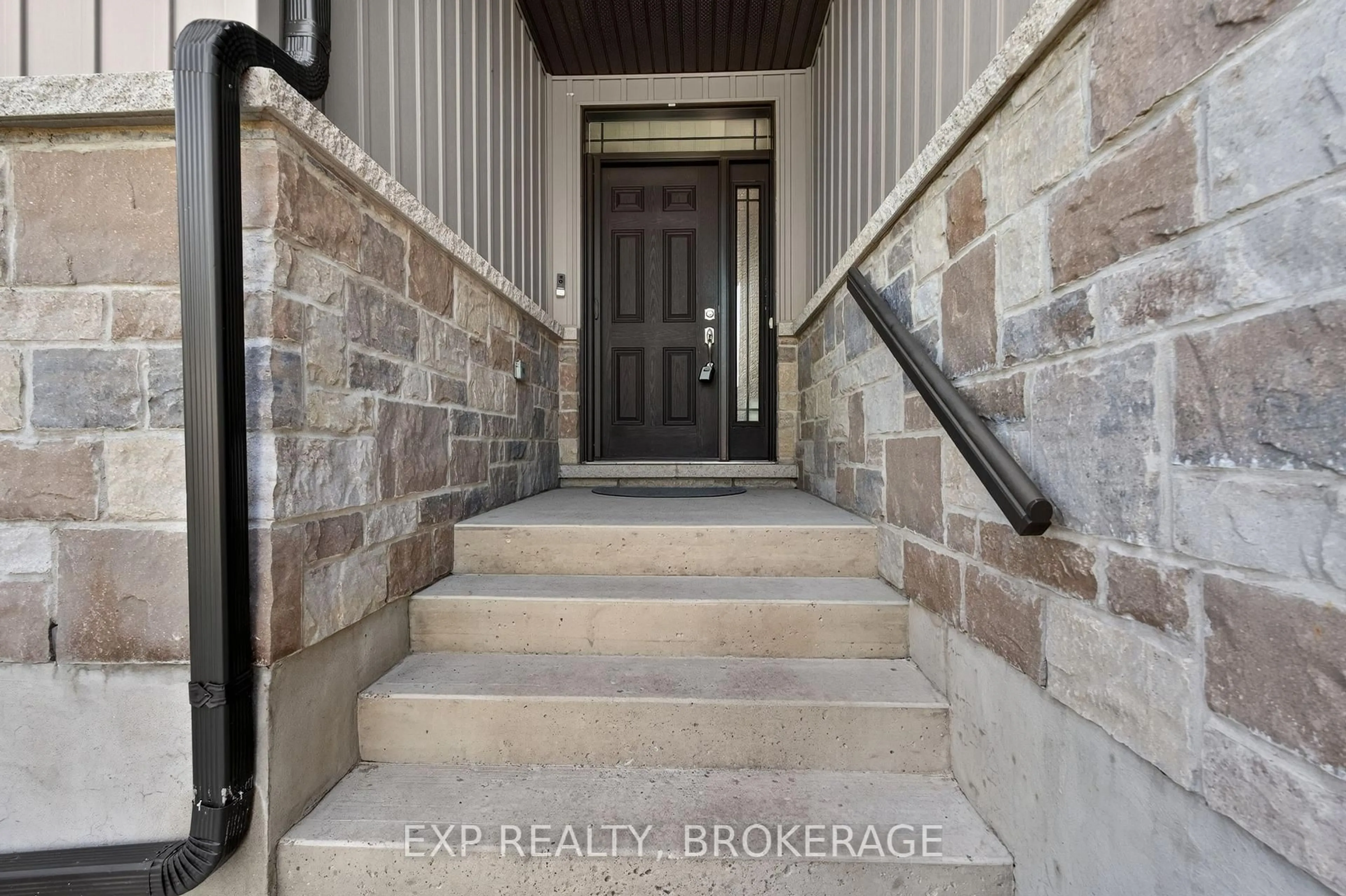 Indoor entryway for 23 ADMIRAL'S Crt, Bath Ontario K0H 1G0