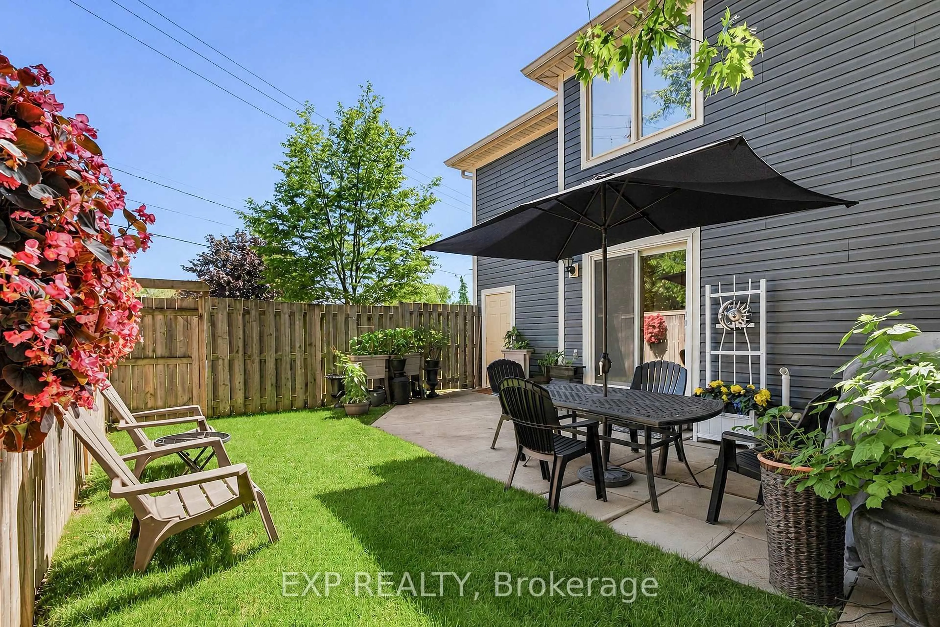 Patio, street for 495 Linwell Rd #1, St. Catharines Ontario L2M 2R2