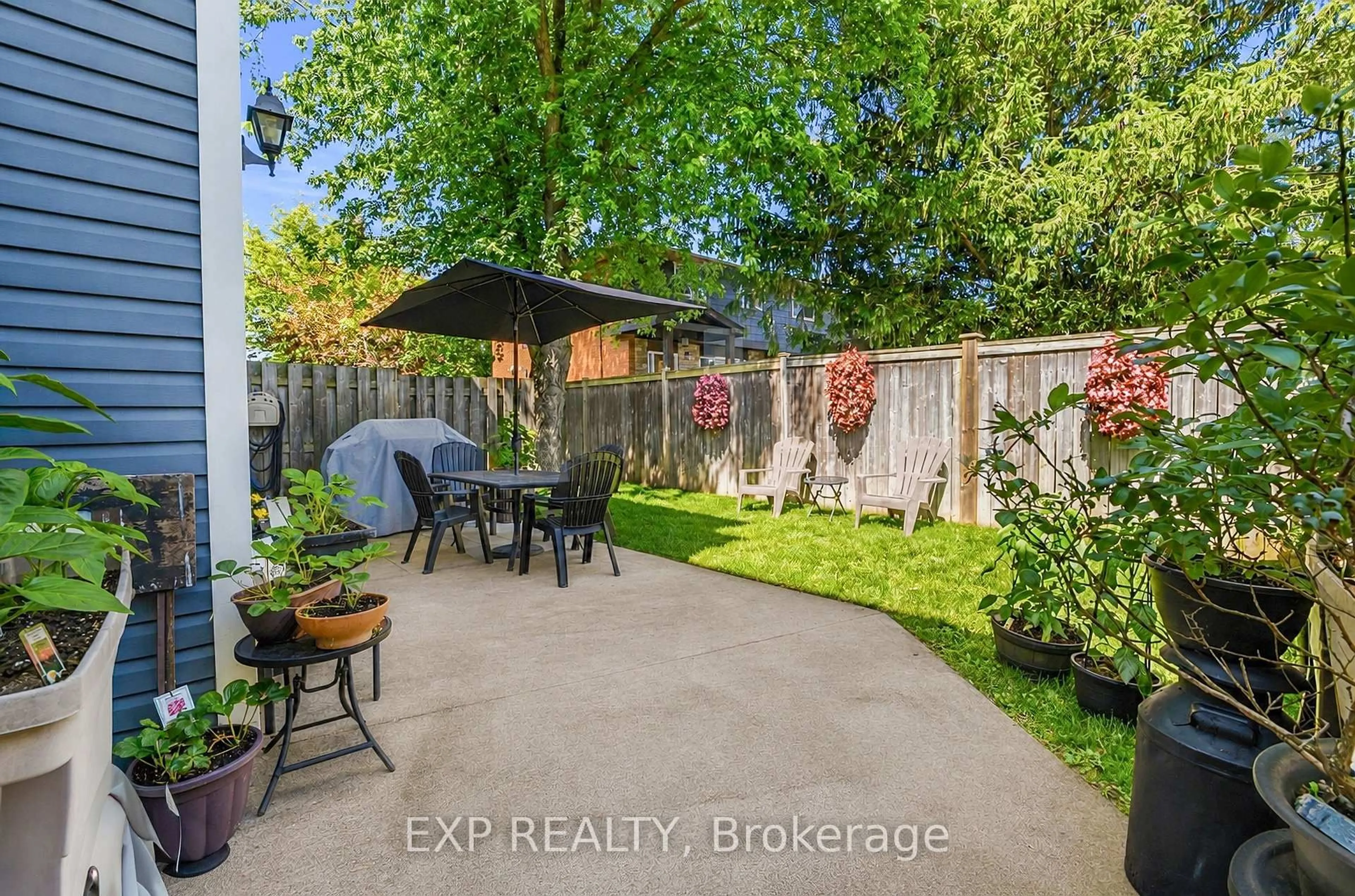 Patio, street for 495 Linwell Rd #1, St. Catharines Ontario L2M 2R2