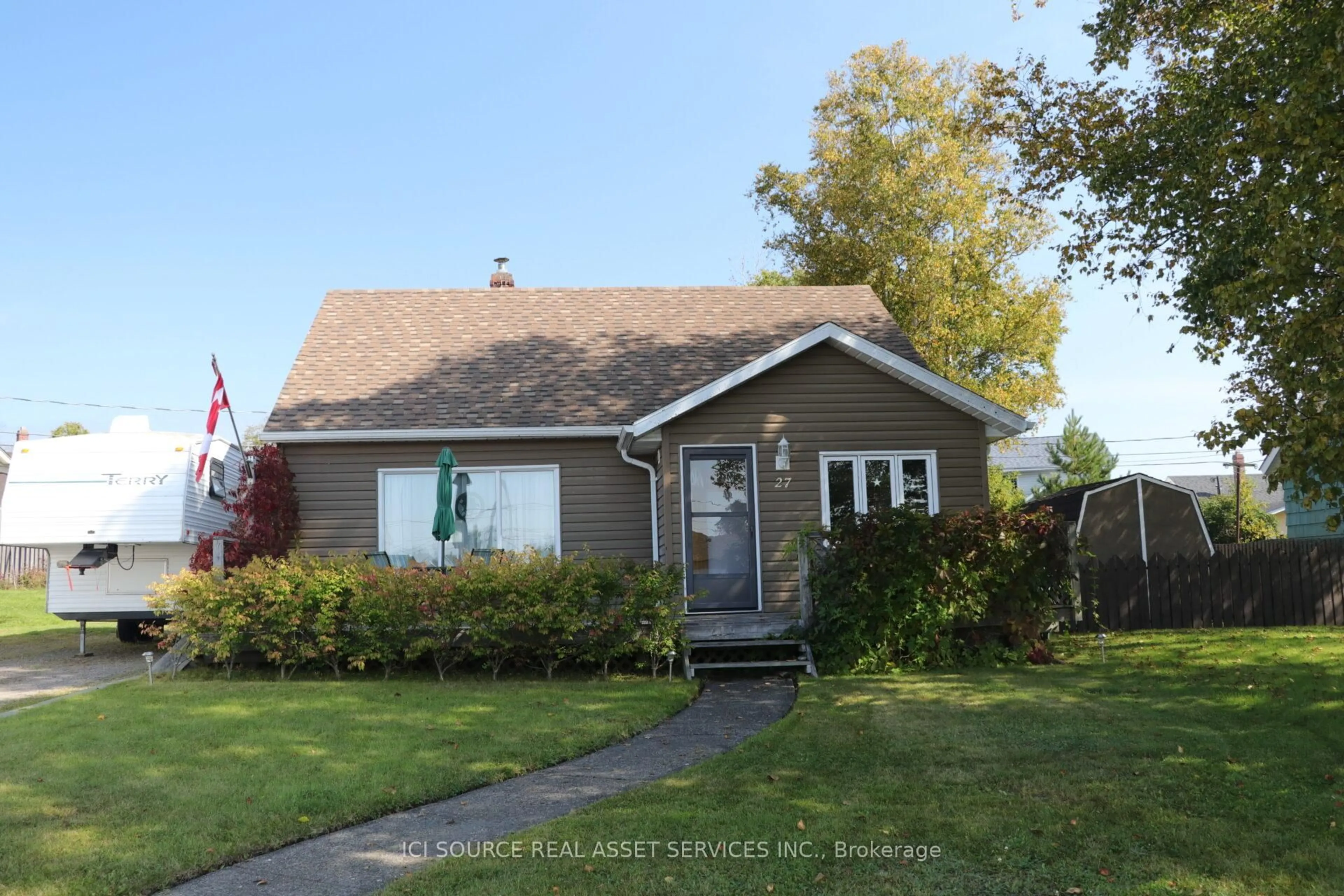 Home with vinyl exterior material, street for 27 Superior Ave, Terrace Bay Ontario P0T 2W0
