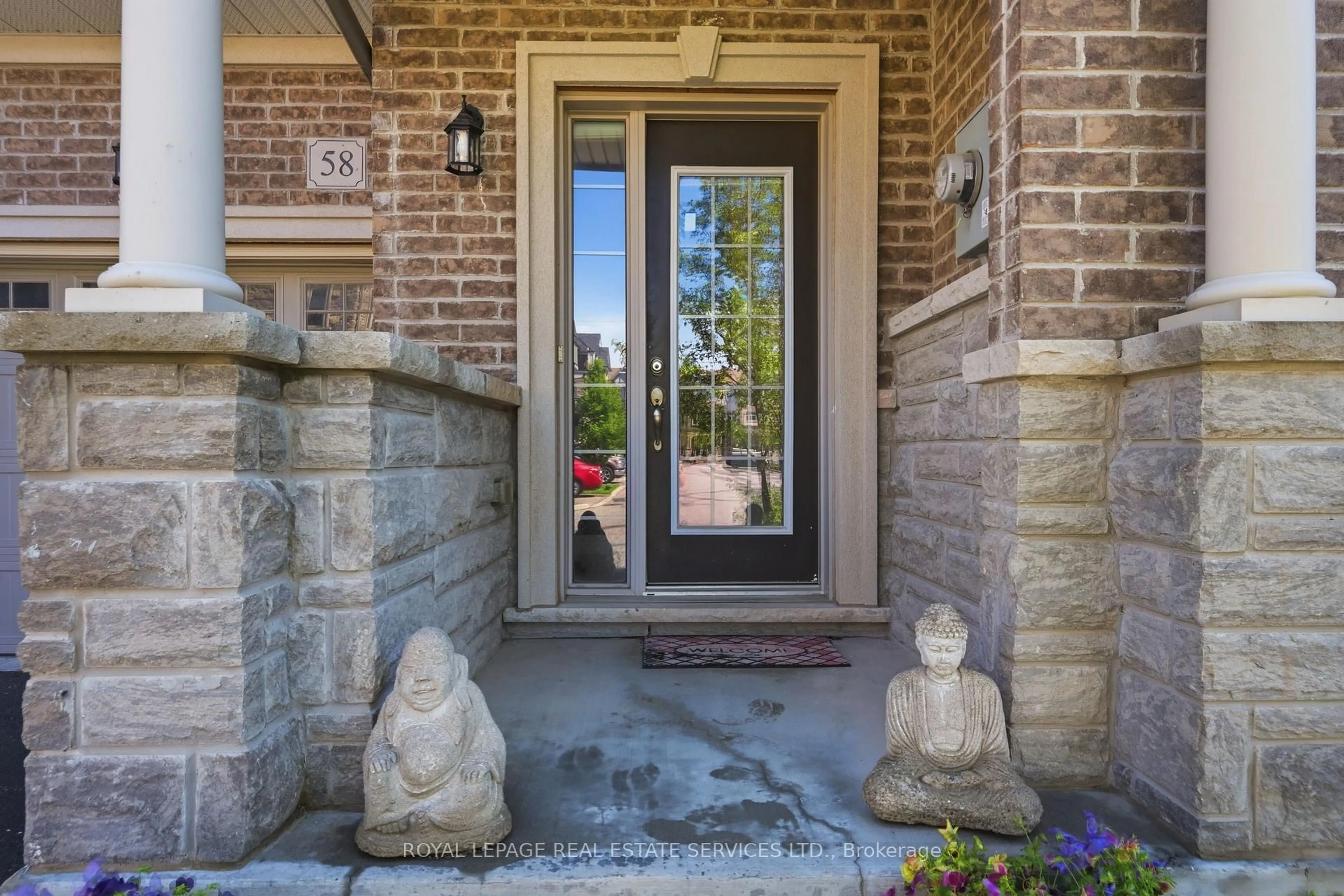 Indoor entryway for 58 Borers Creek Circ, Hamilton Ontario L8B 1W3