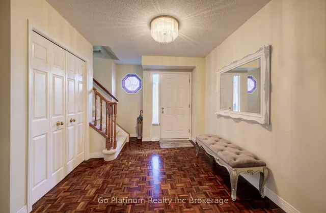 647 Lansdowne Ave #17, Woodstock 5