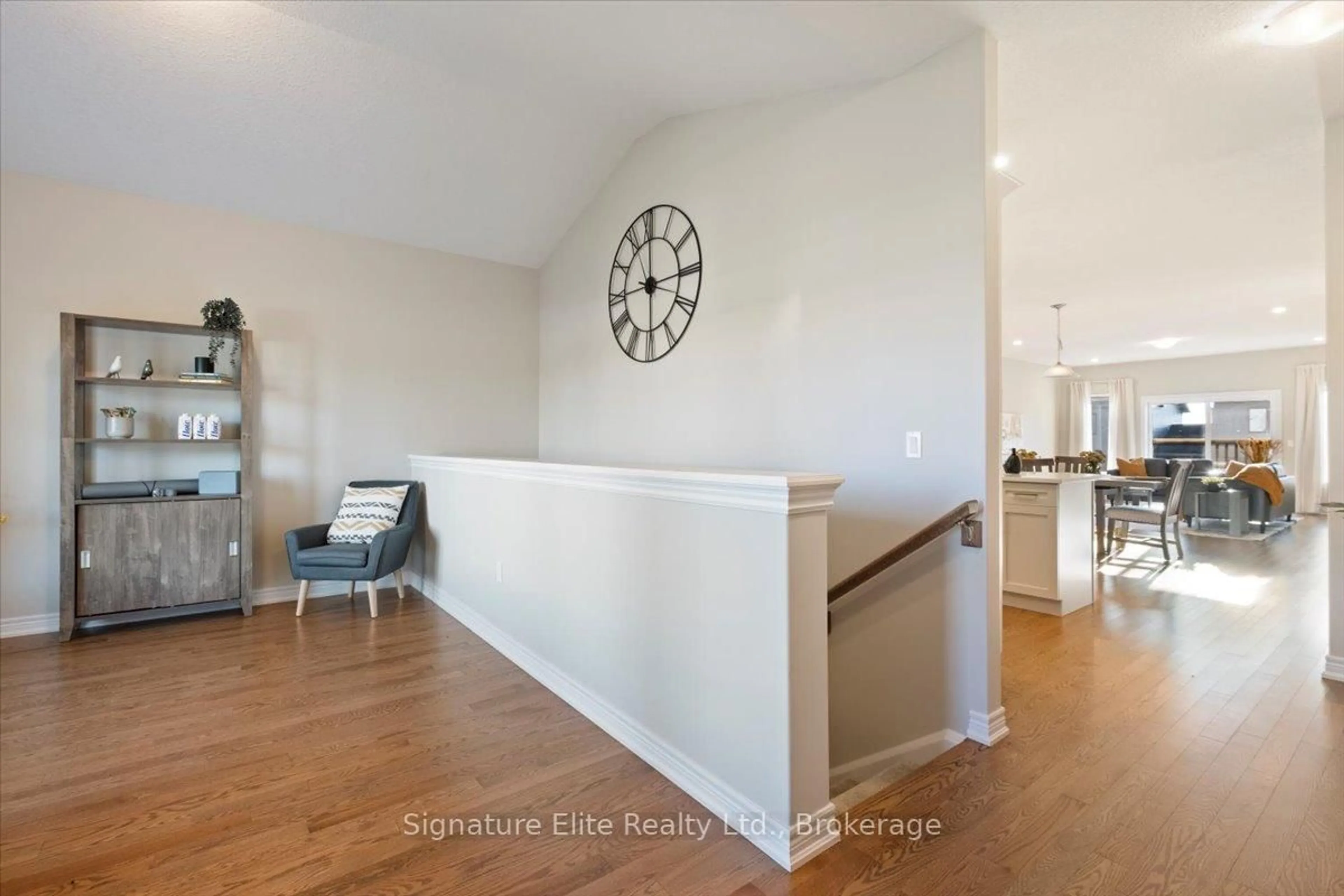 Indoor entryway for 137 Devonleigh Gate, Grey Highlands Ontario N0C 1H0