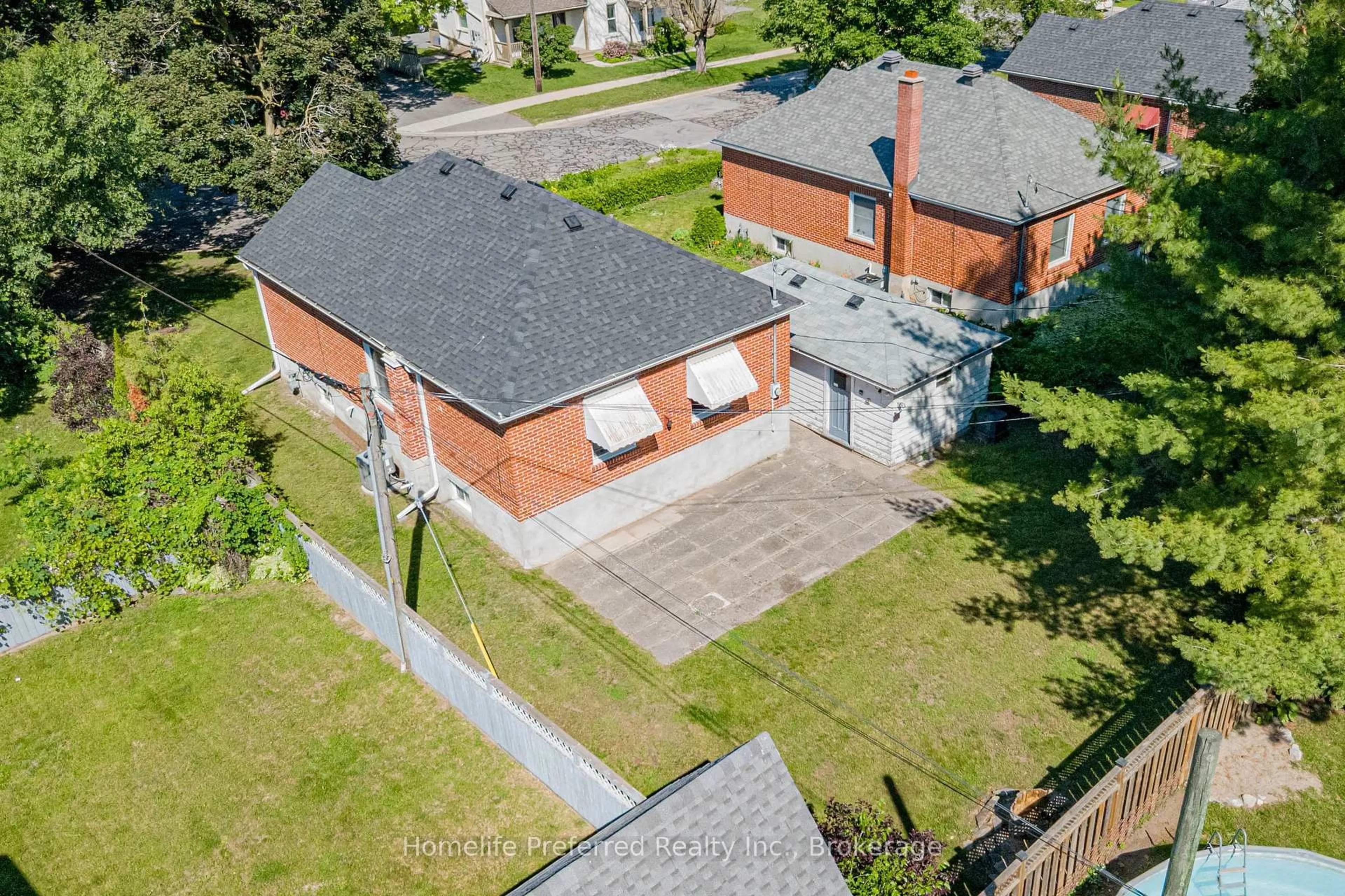 A pic from outside/outdoor area/front of a property/back of a property/a pic from drone, street for 966 Noble Pl, Peterborough Ontario K9J 5P6
