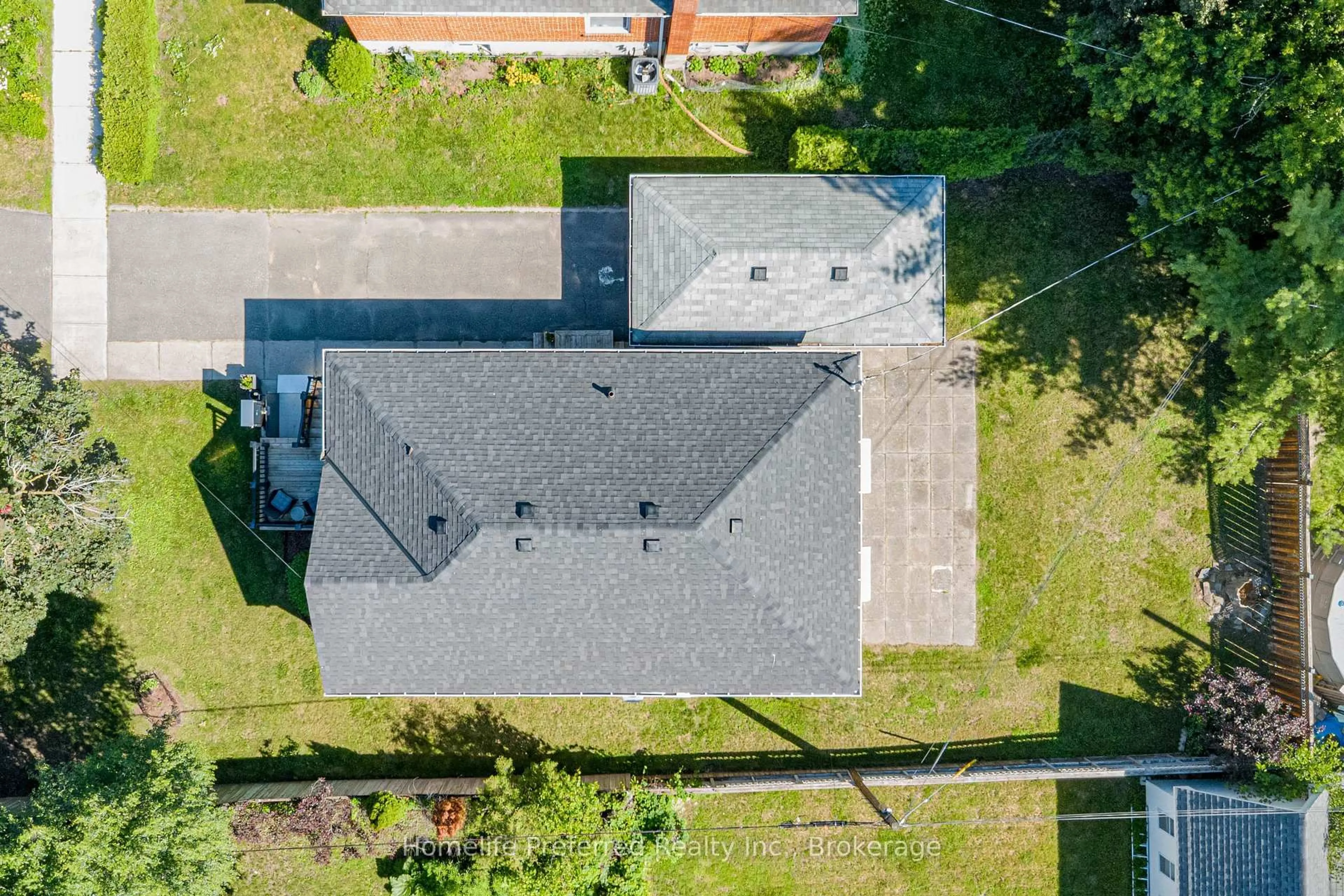 A pic from outside/outdoor area/front of a property/back of a property/a pic from drone, street for 966 Noble Pl, Peterborough Ontario K9J 5P6