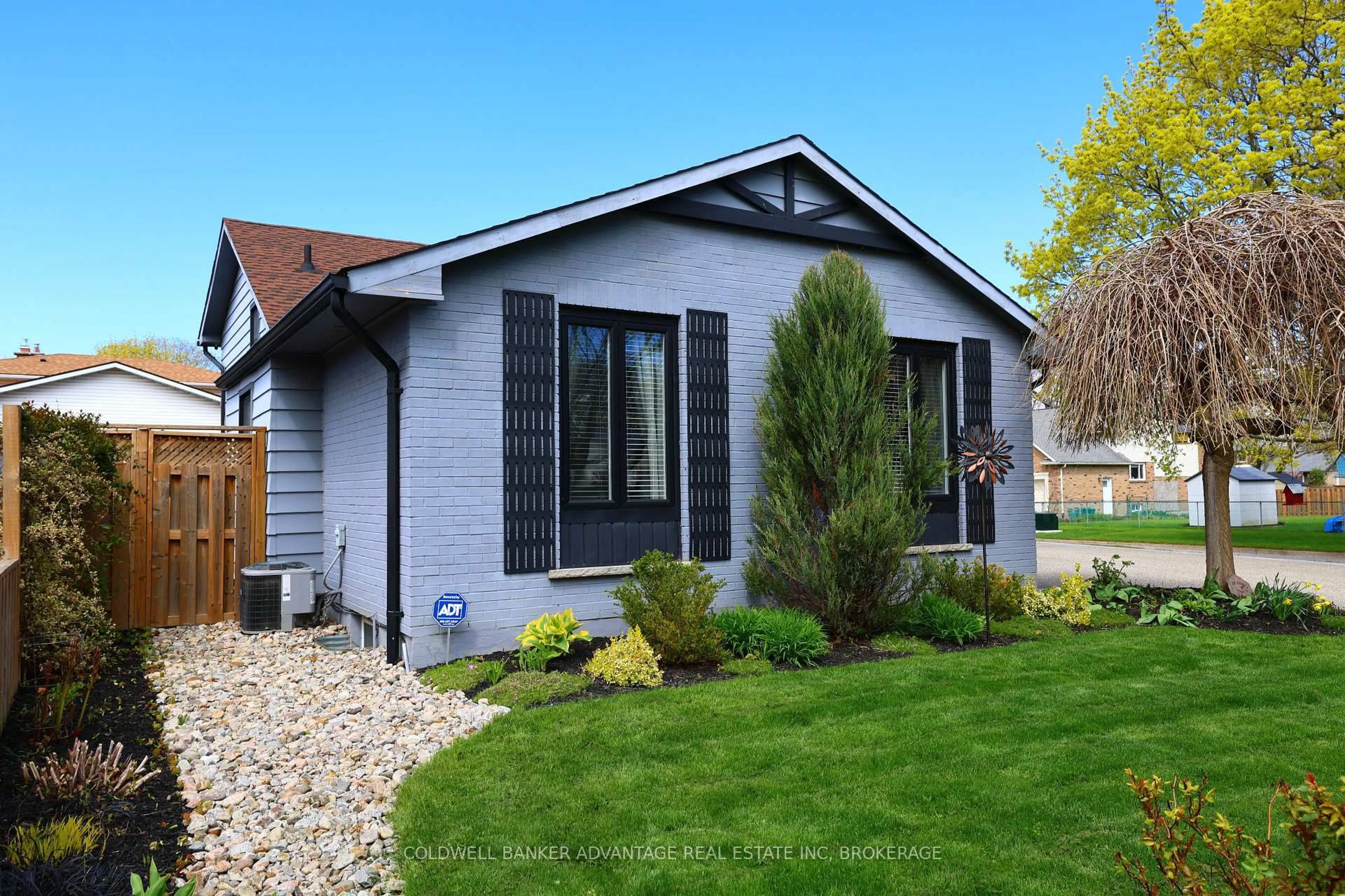 Home with vinyl exterior material, street for 29 Willcher Dr, St. Catharines Ontario L2M 6R2