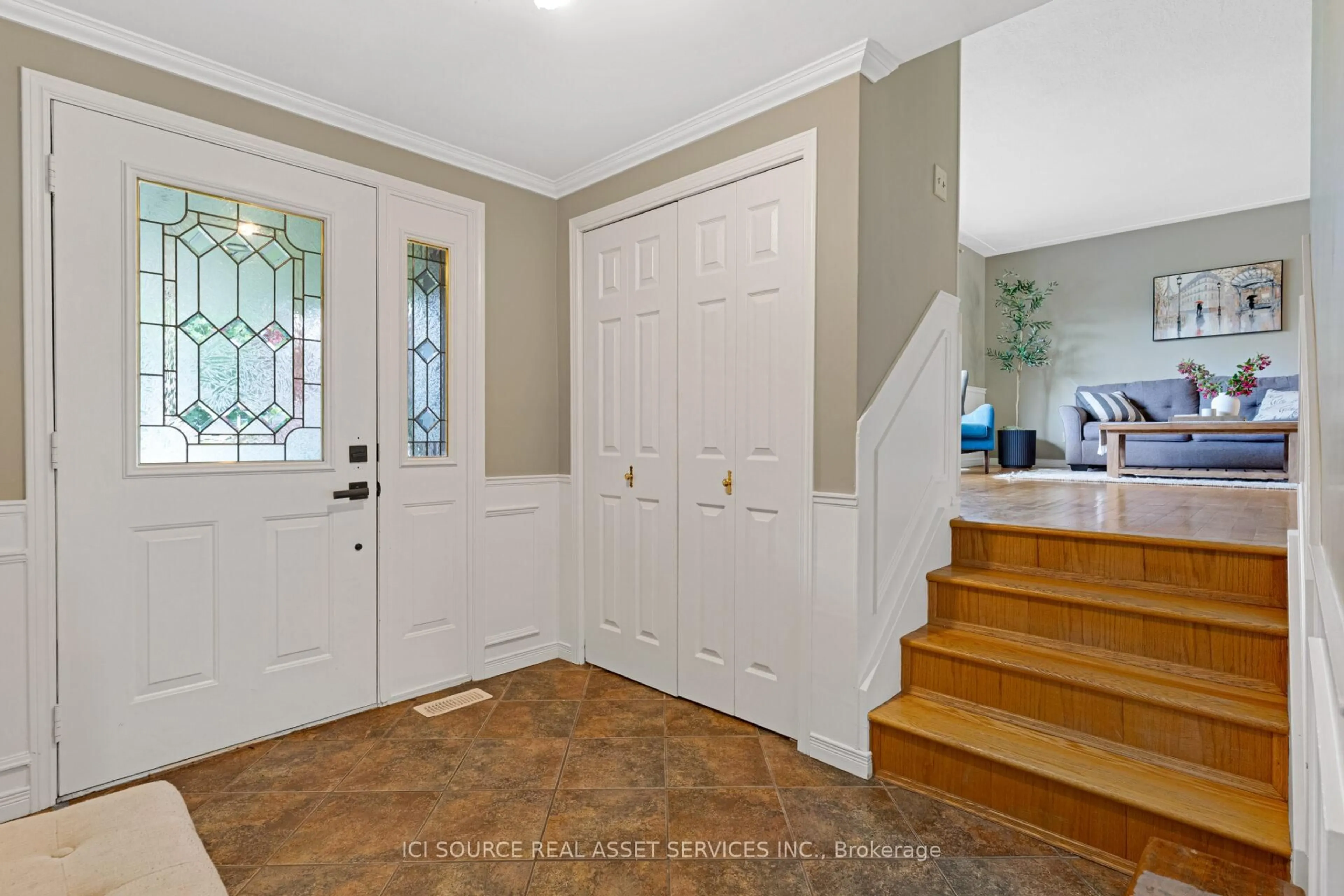 Indoor entryway for 7 Blue Heron Crt, Woolwich Ontario N3B 1S6