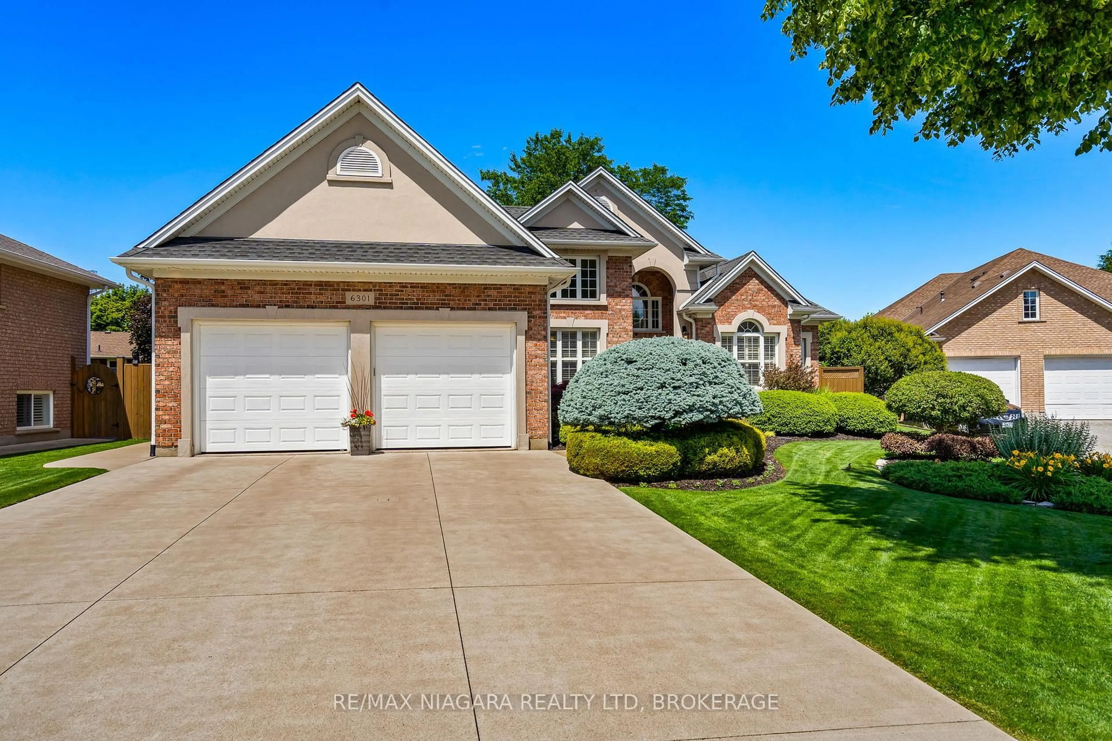Home with brick exterior material, unknown for 6301 Emma St, Niagara Falls Ontario L2J 4H2