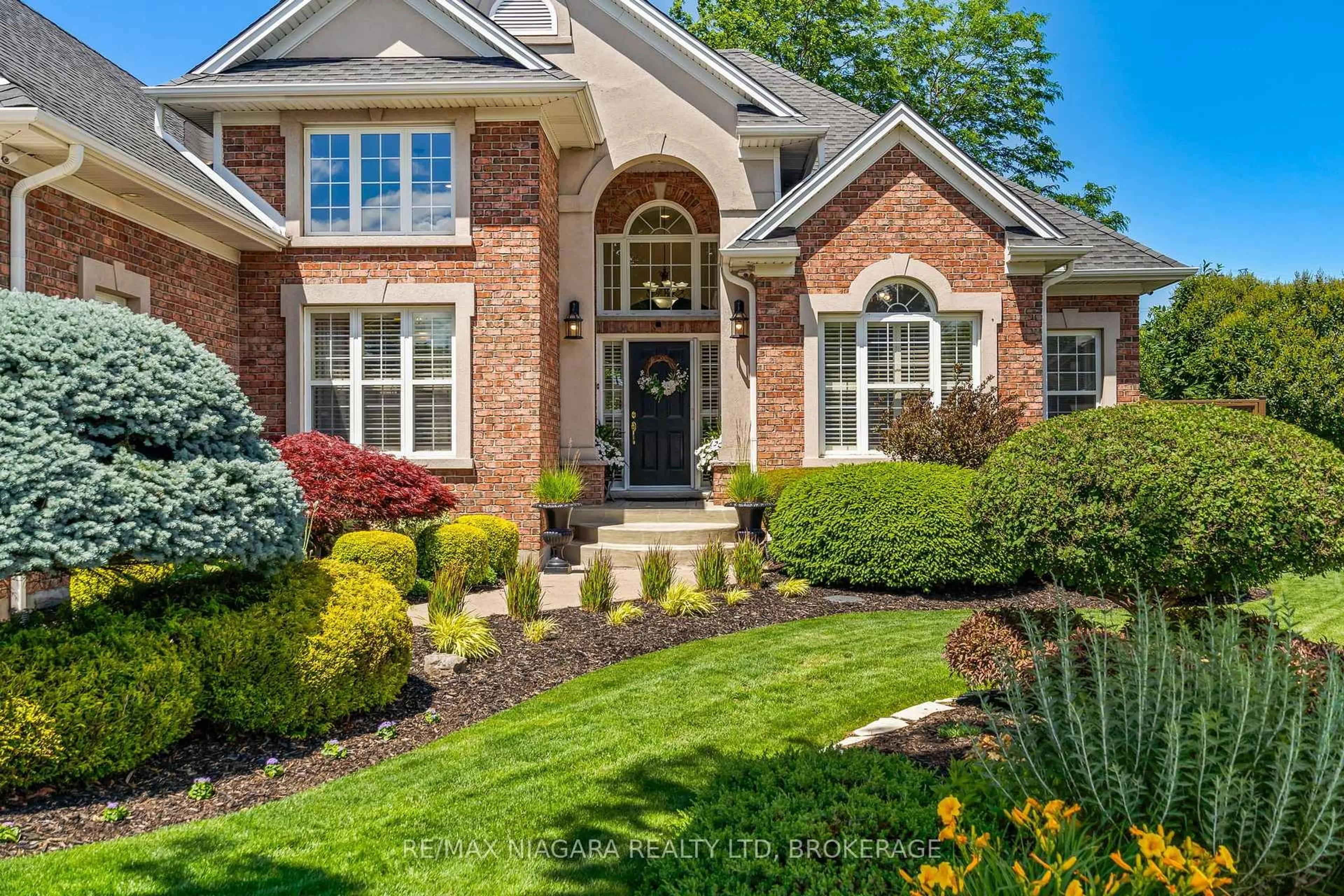 Home with brick exterior material, street for 6301 Emma St, Niagara Falls Ontario L2J 4H2