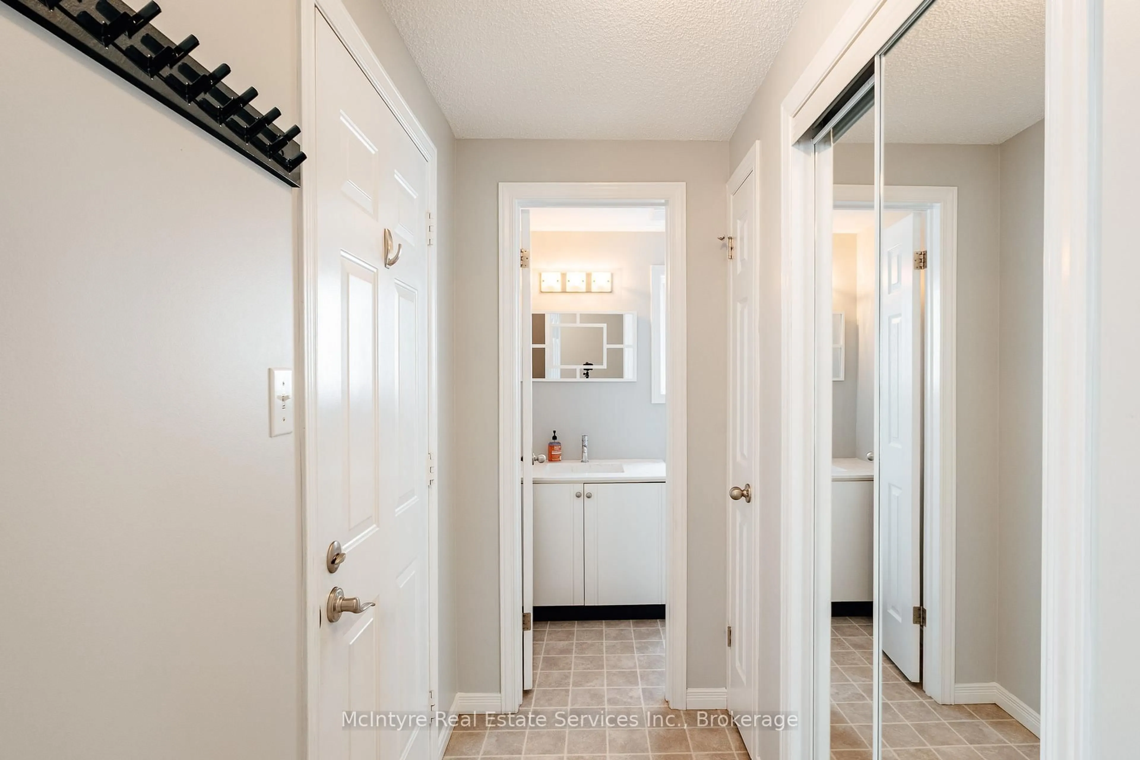 Indoor entryway for 560 Penny Lane, Waterloo Ontario N2T 2L3