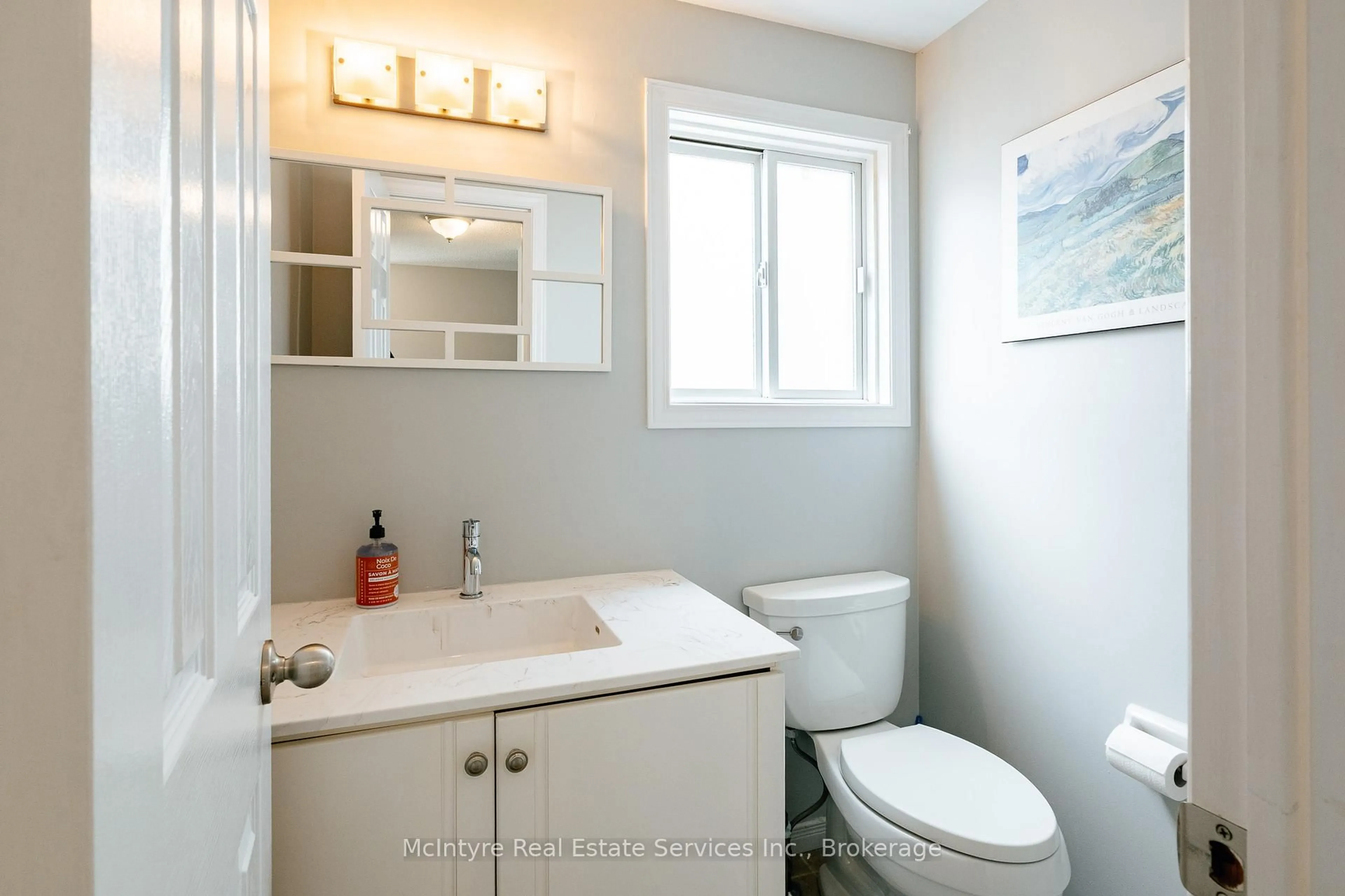 Standard bathroom, ceramic/tile floor for 560 Penny Lane, Waterloo Ontario N2T 2L3