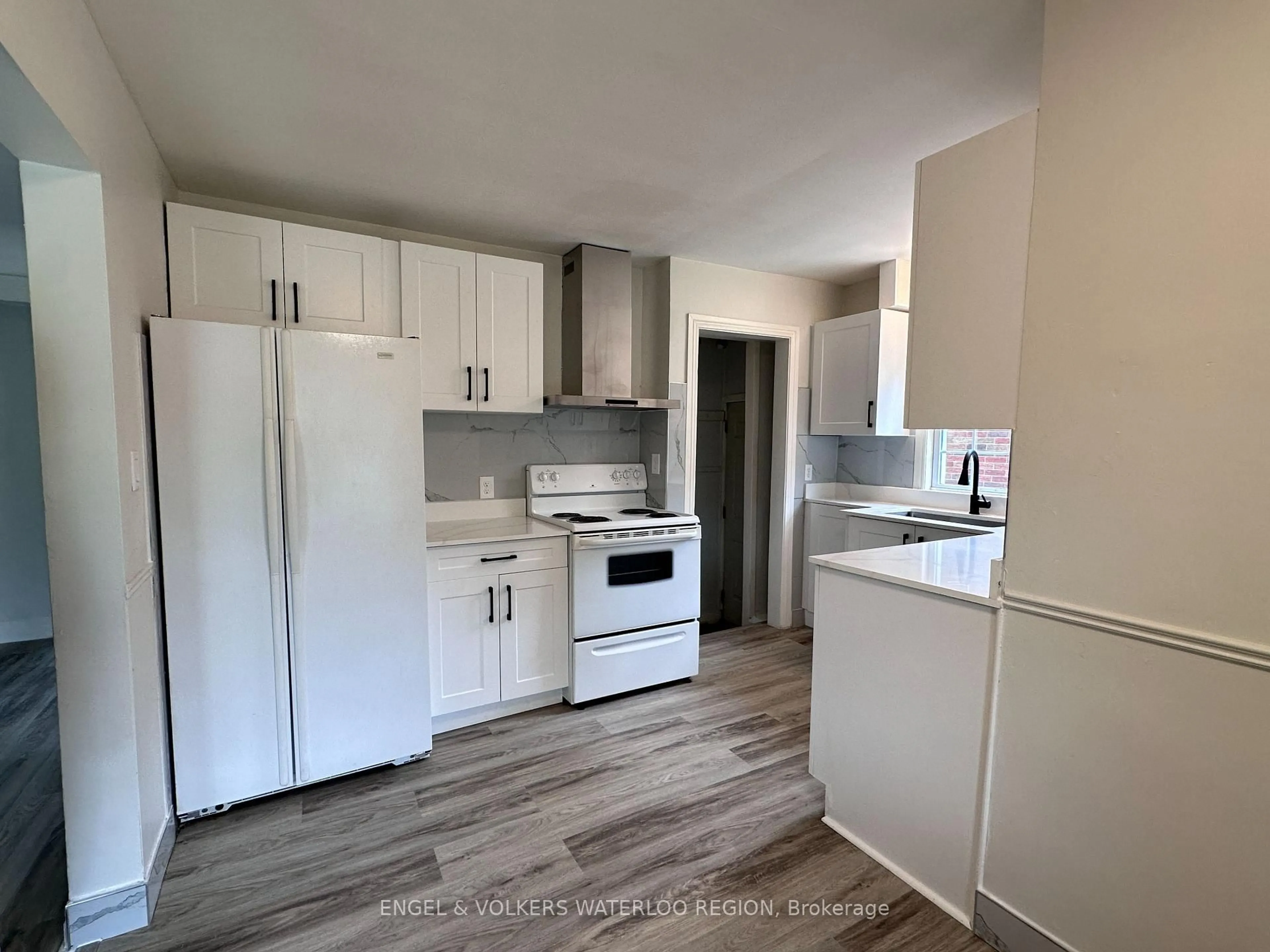 Standard kitchen, unknown for 738 Randolph Ave, Windsor Ontario N9B 2T8