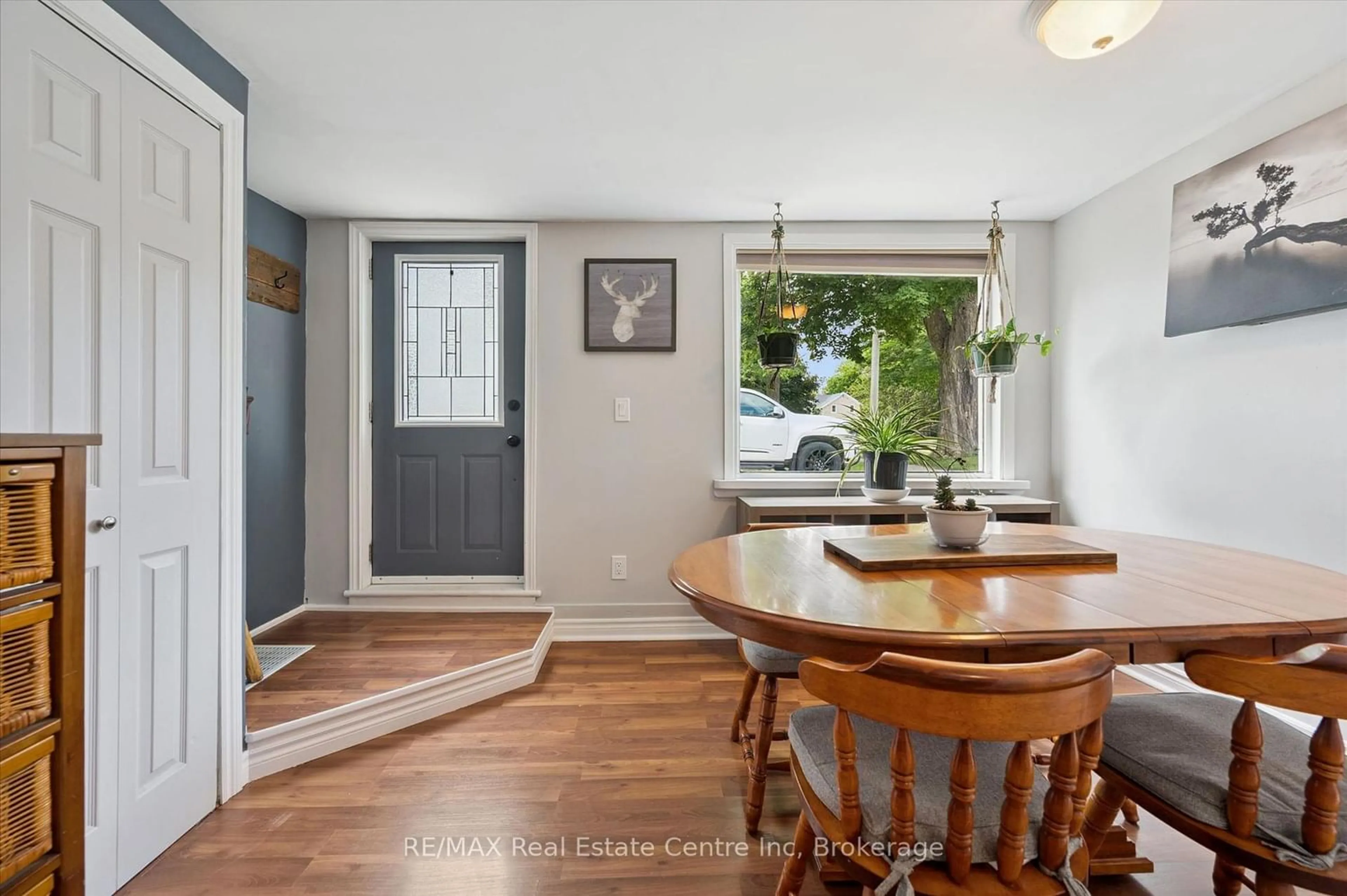 Dining room, unknown for 250 St George St, Centre Wellington Ontario N1M 1K4