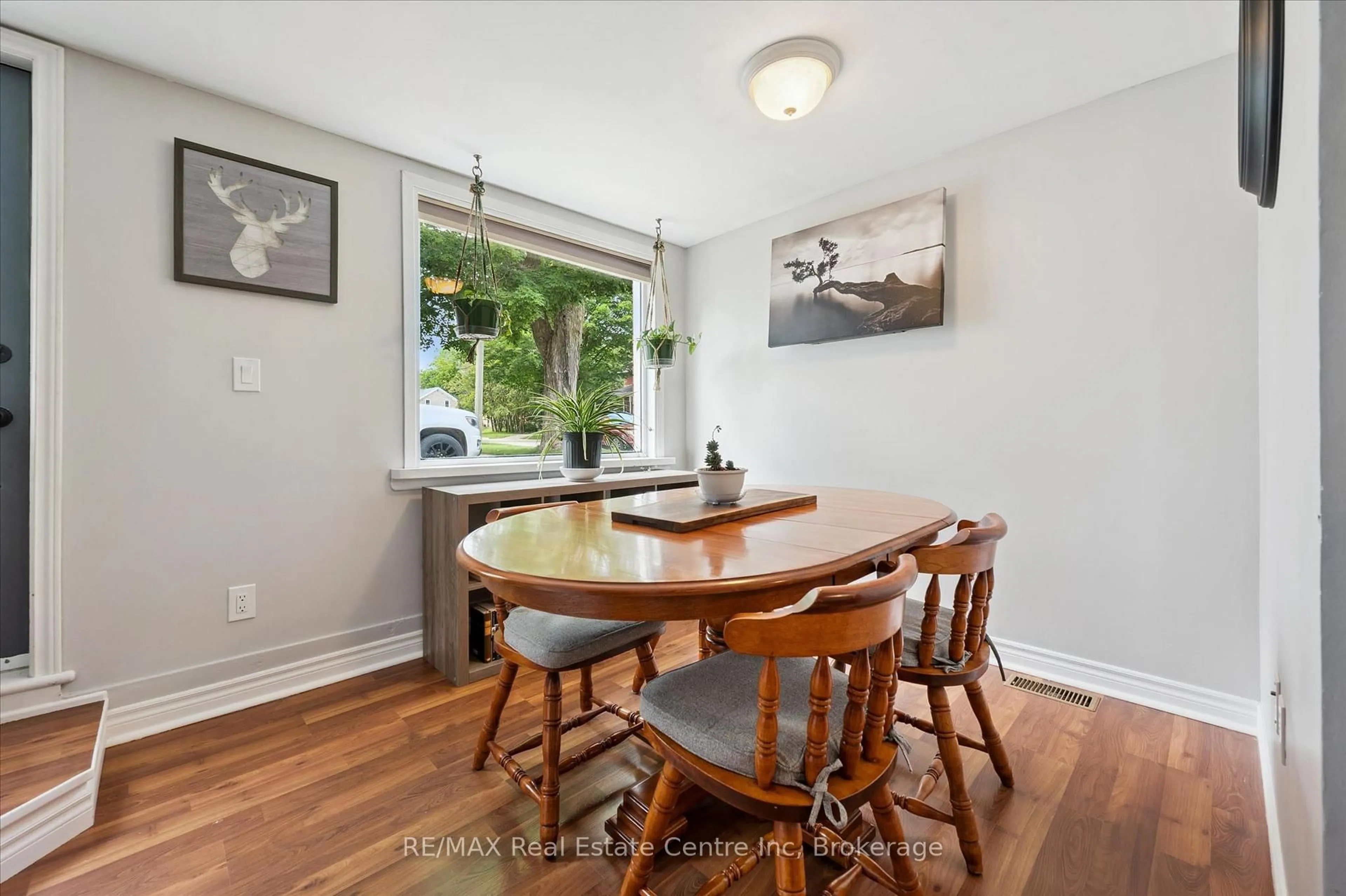 Dining room, unknown for 250 St George St, Centre Wellington Ontario N1M 1K4