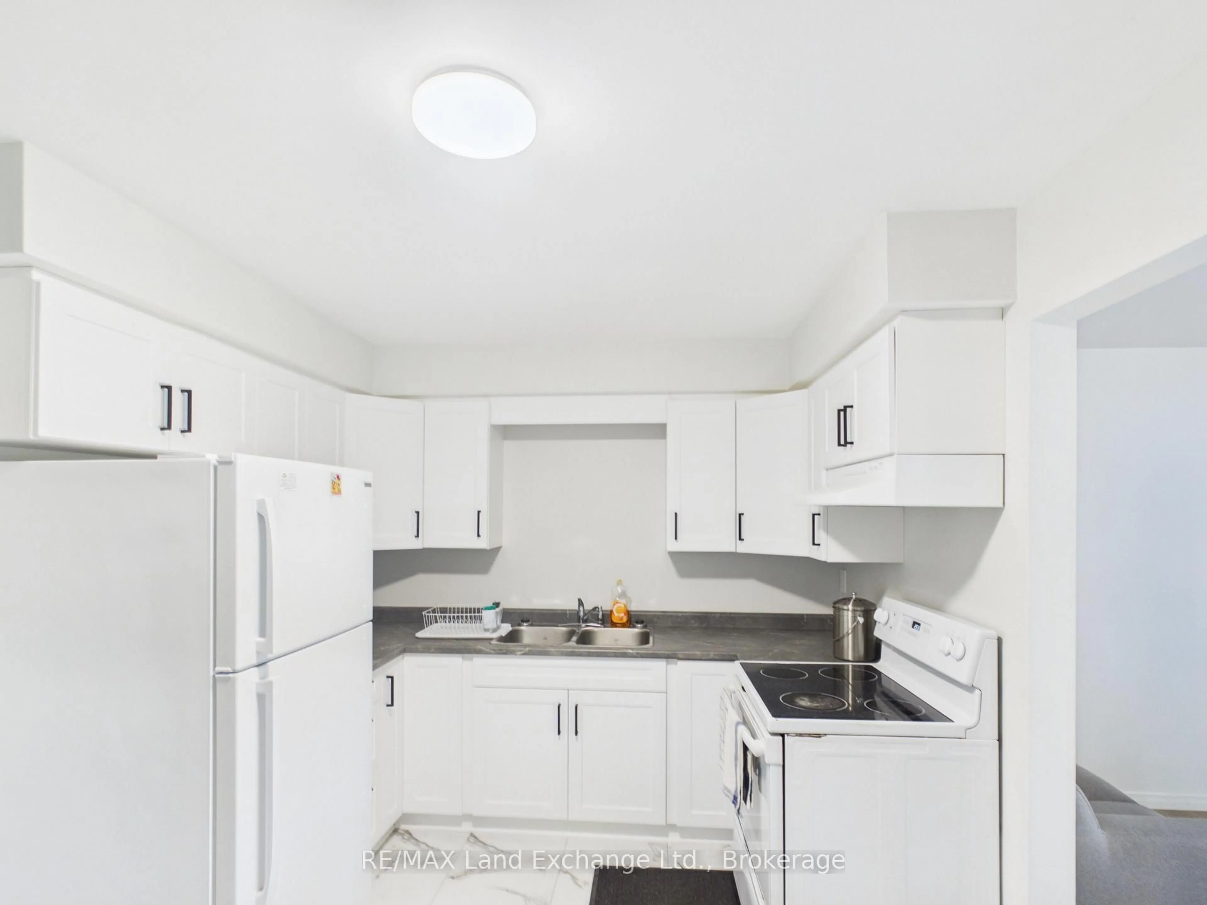 Standard kitchen, unknown for 634 Hunter St, Kincardine Ontario N2Z 1R6